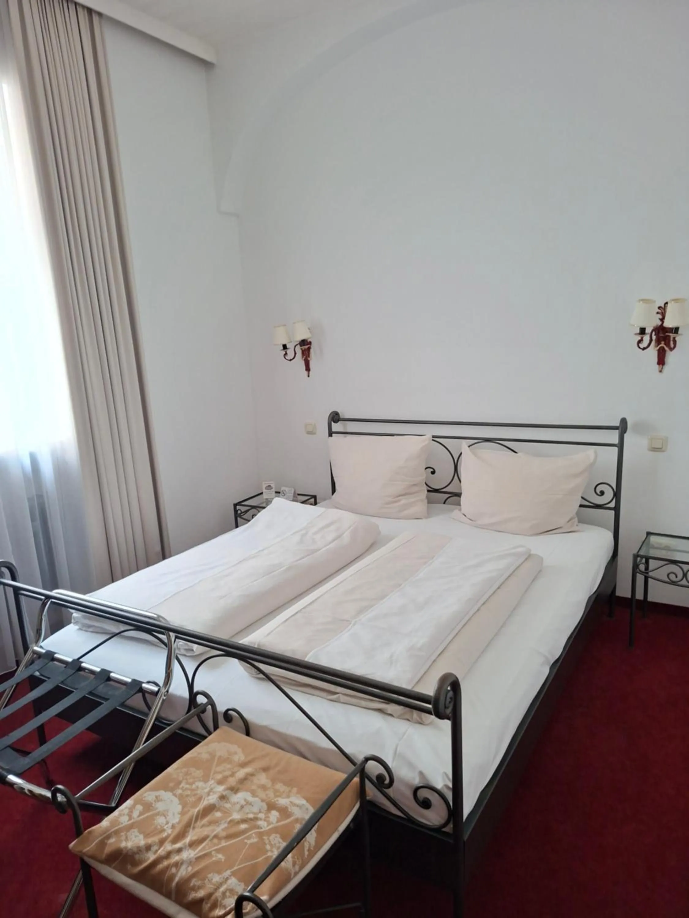 Photo of the whole room, Bed in Laimer Hof am Schloss Nymphenburg