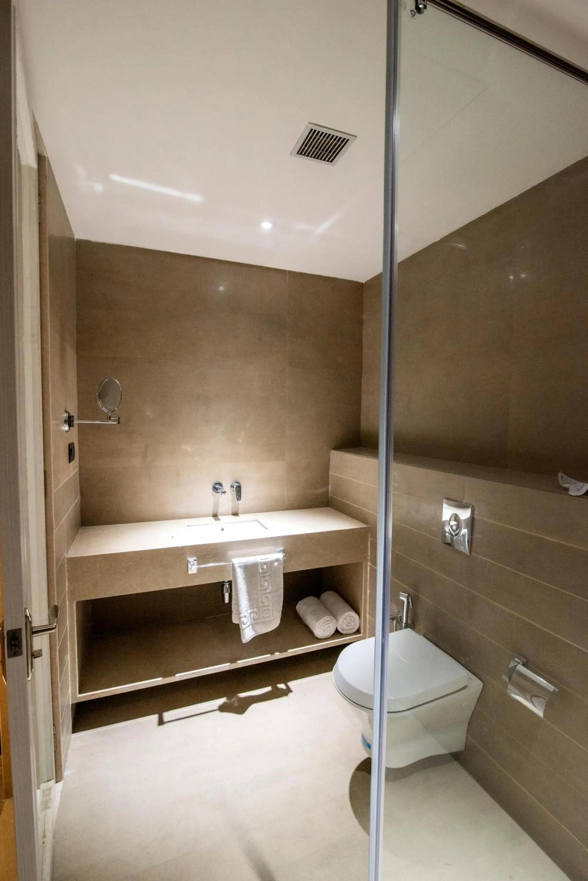 Bathroom in Enrise by Sayaji Nashik