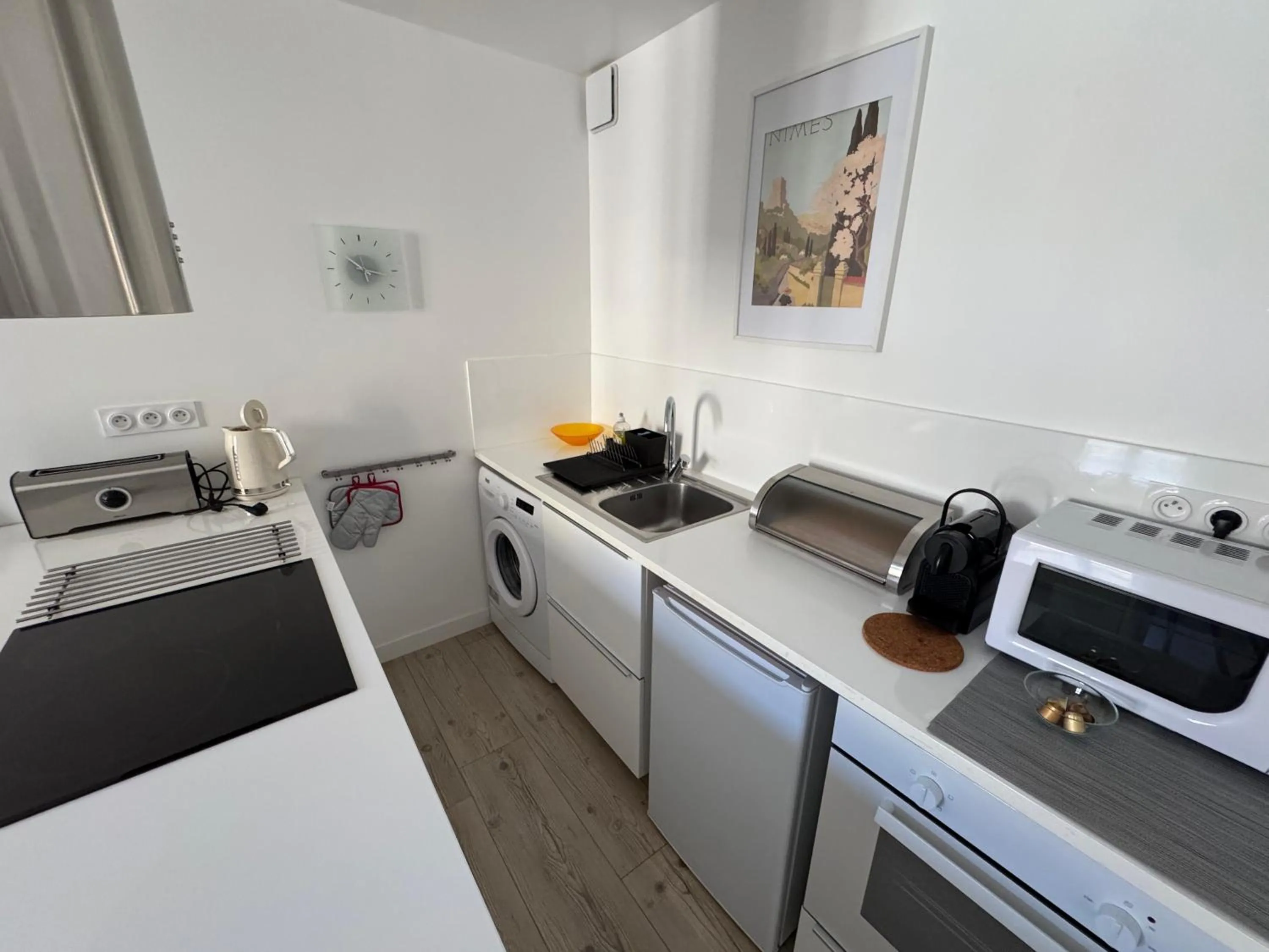 Coffee/tea facilities in Bel Appartement Terrasse Intra Muros - Certifié Étoiles de France