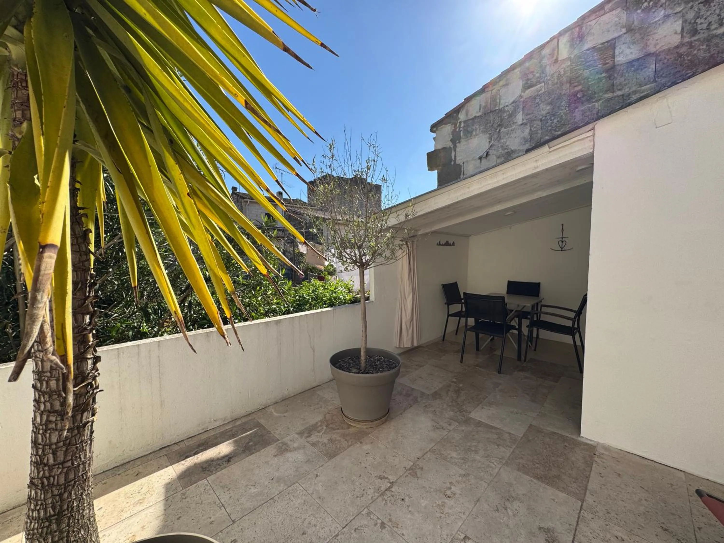 Patio in Bel Appartement Terrasse Intra Muros - Certifié Étoiles de France