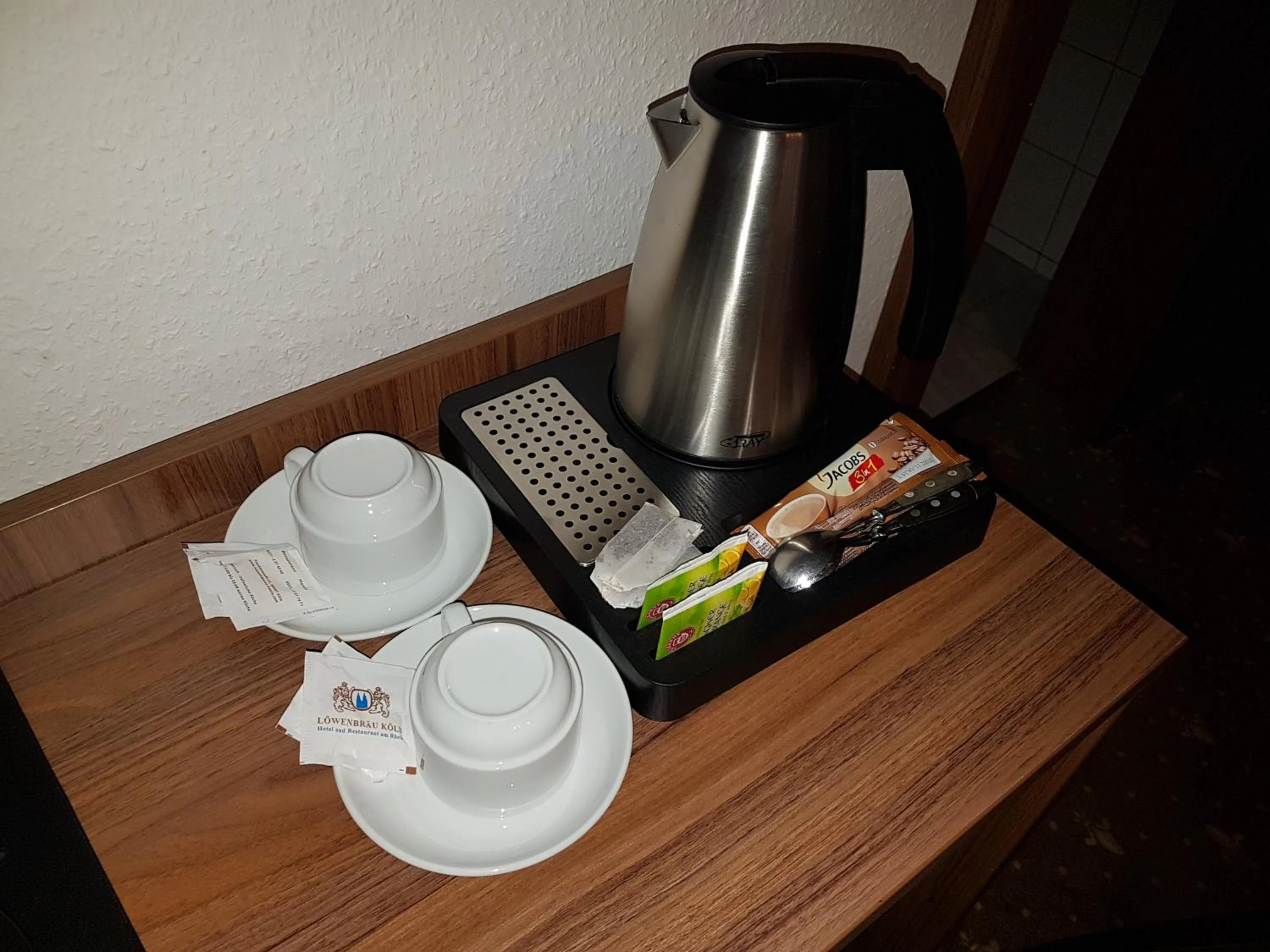 Coffee/tea facilities in Hotel und Restaurant Löwenbräu Köln