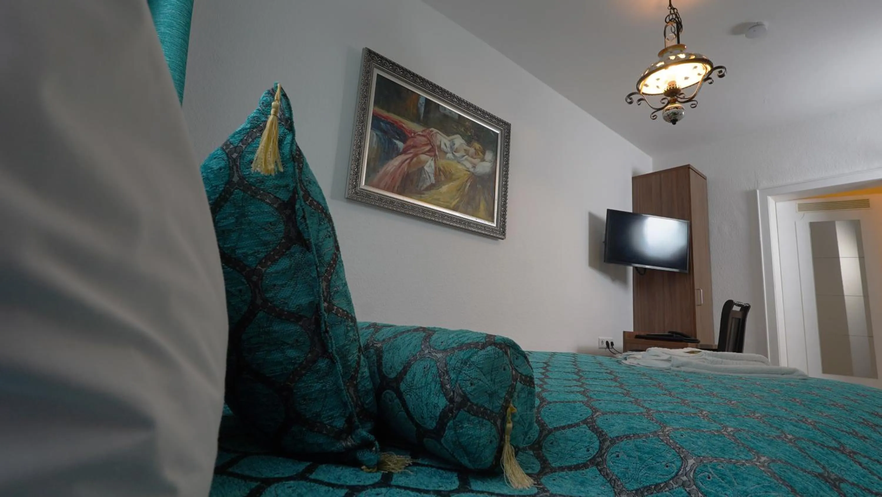 Bed in Hotel und Restaurant Löwenbräu Köln