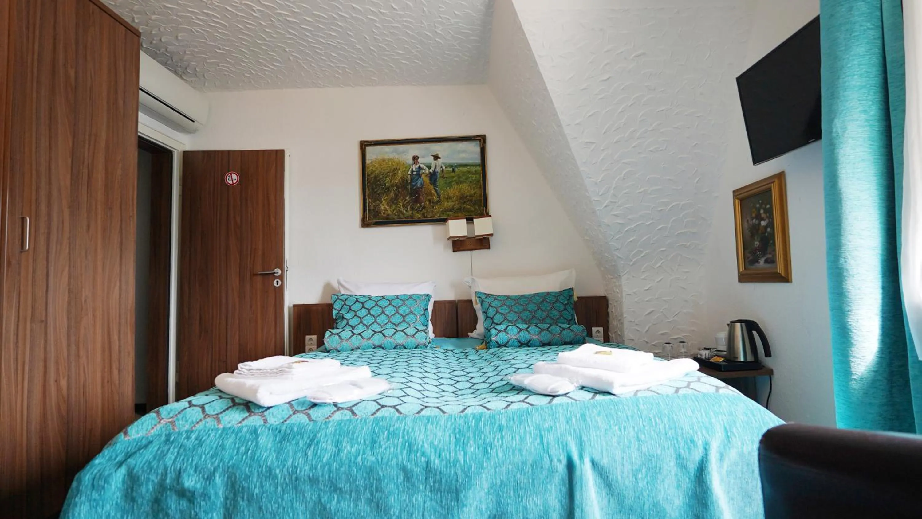 Bed in Hotel und Restaurant Löwenbräu Köln