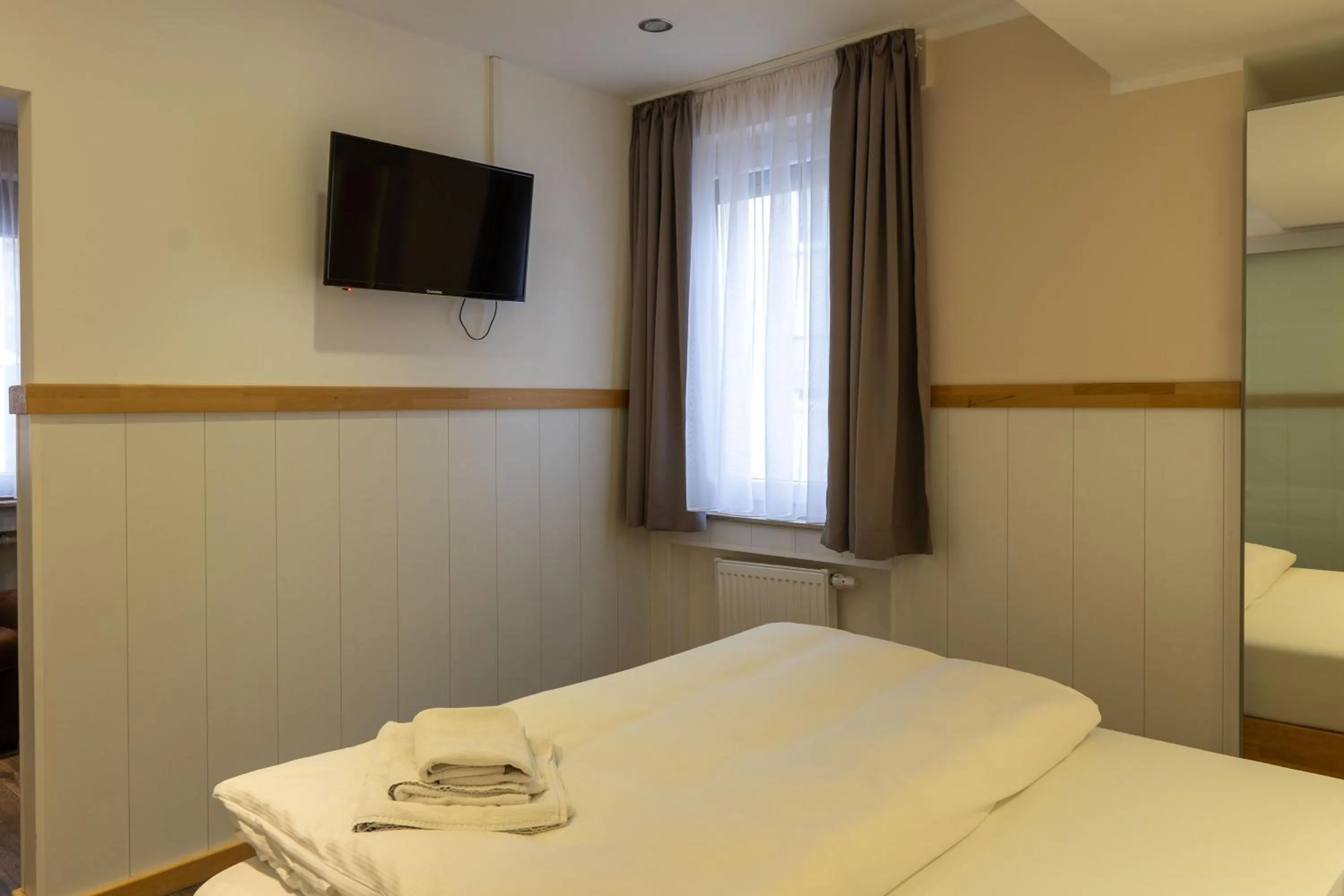 Bed in Hotel Post mit Klimaanlage