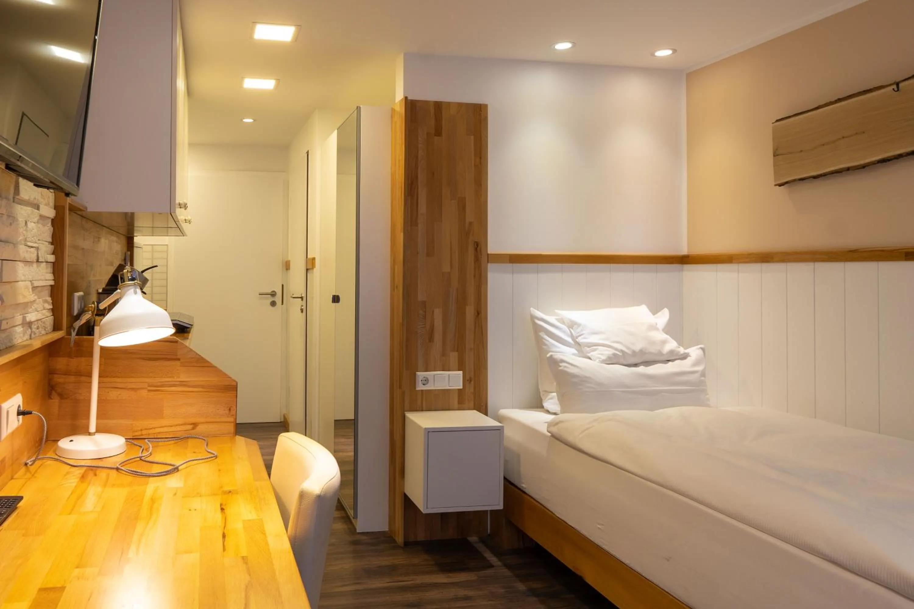 Bed in Hotel Post mit Klimaanlage