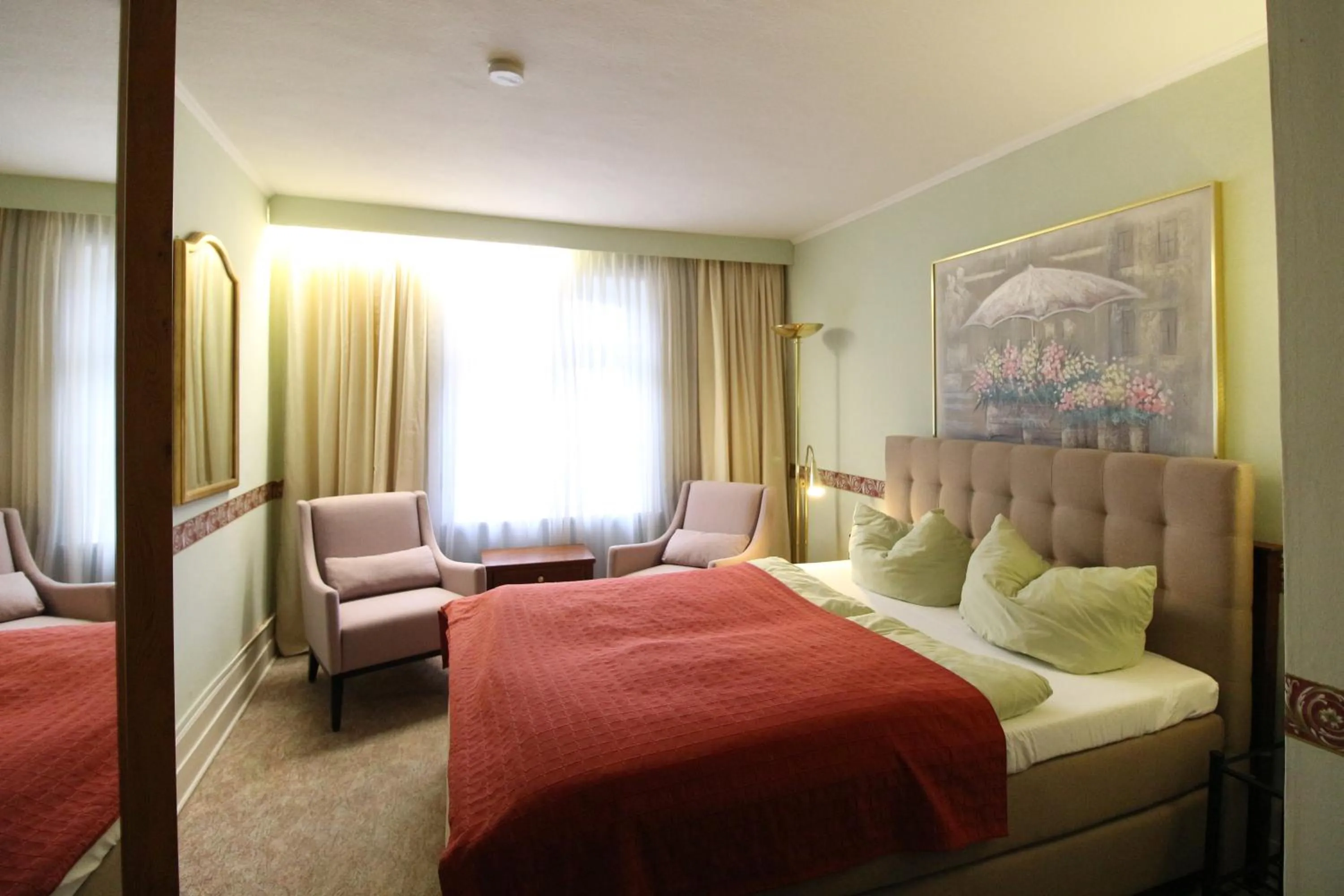 Photo of the whole room, Bed in Historisches Hotel zum Schwan