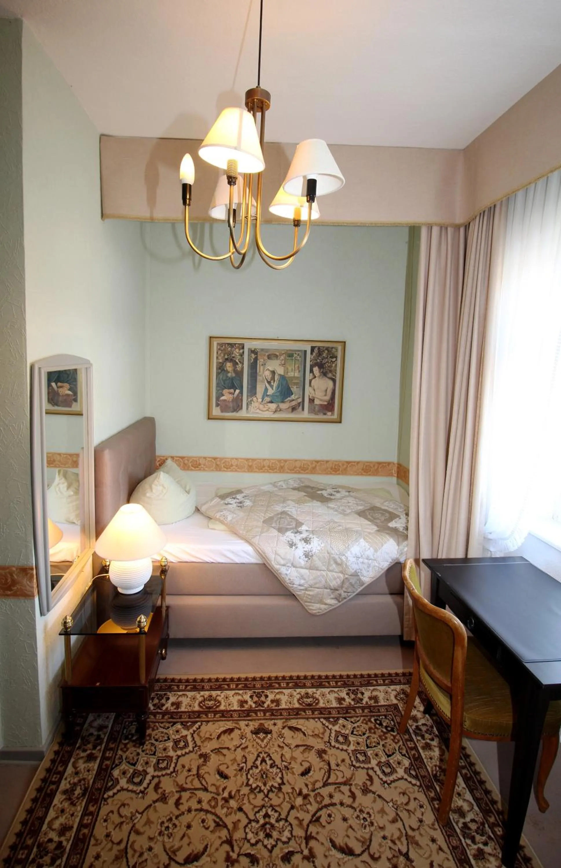 Photo of the whole room, Bed in Historisches Hotel zum Schwan
