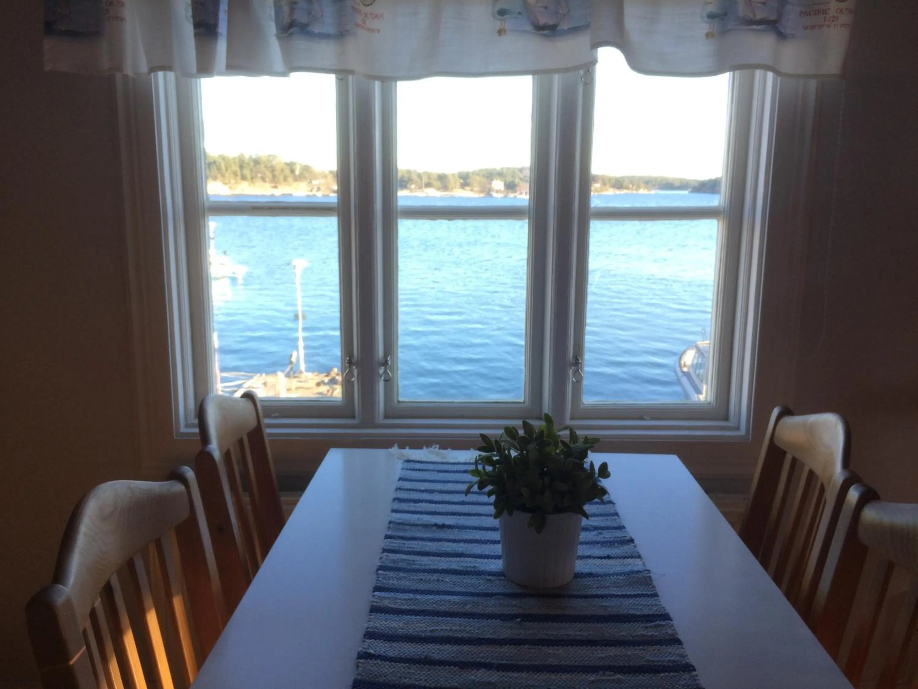 Dining area in Vandrarhemmet Lotsen
