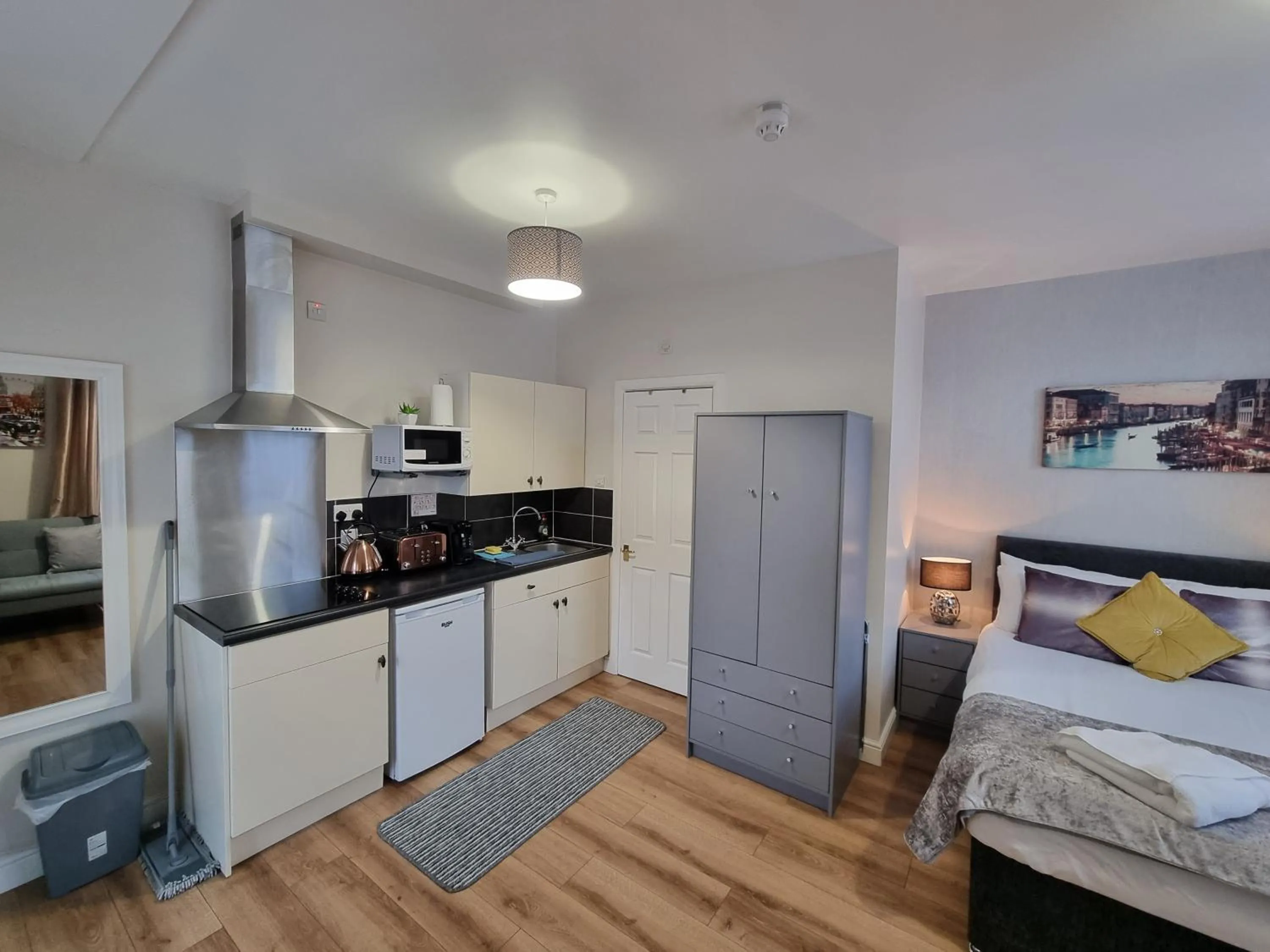 Bed in Ricky Road Guest House - Premium