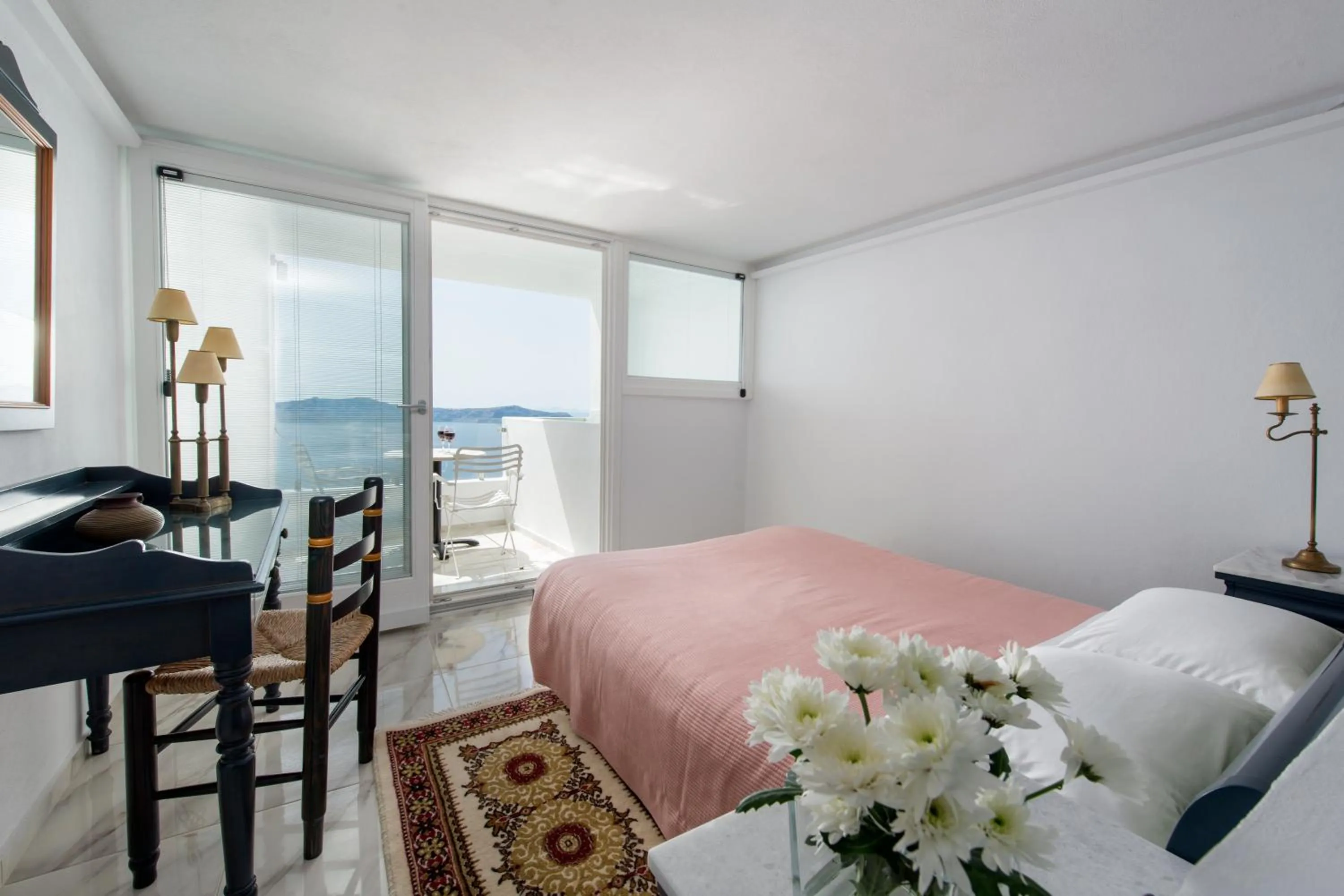 Bed in Villa Renos Hotel