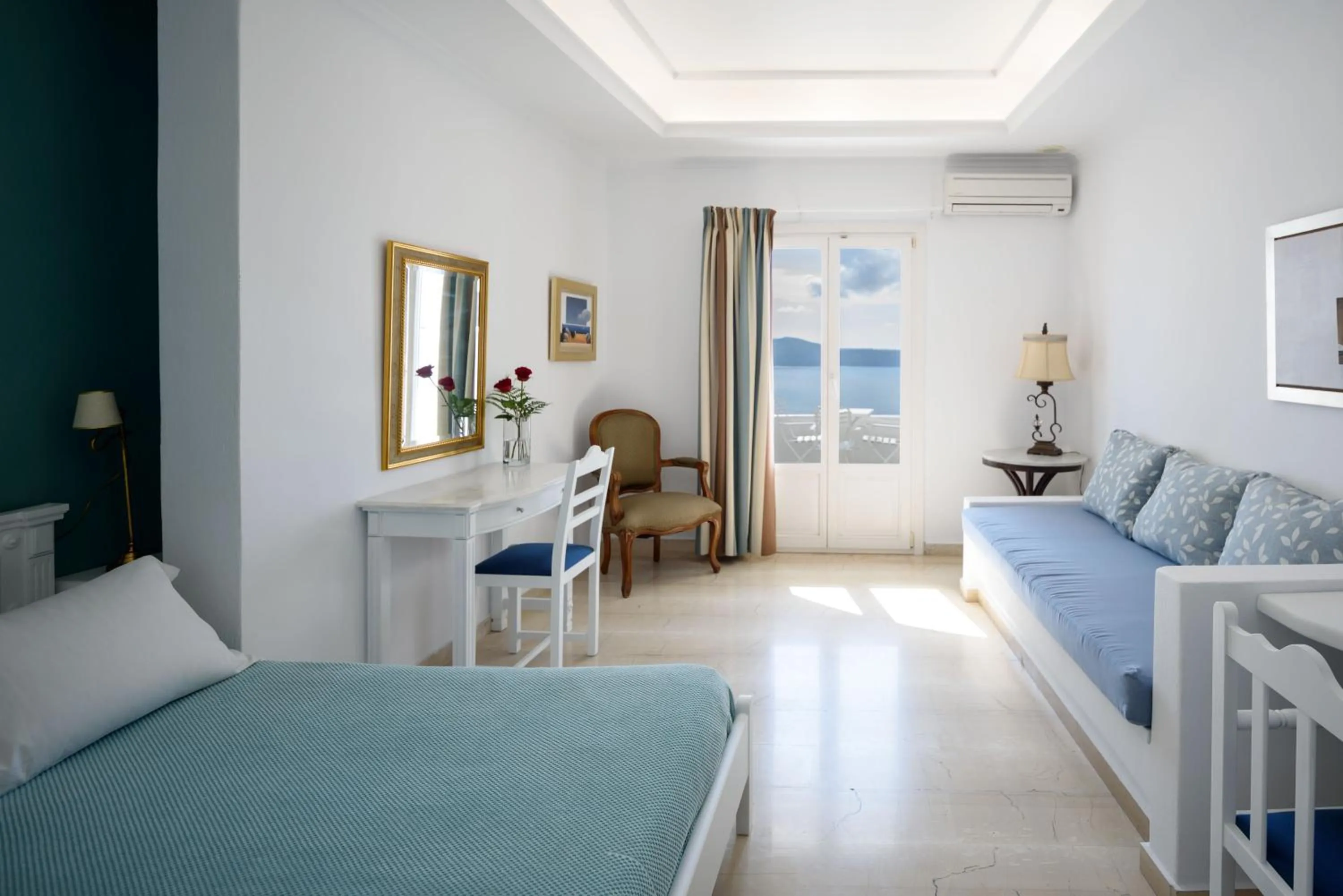 Bed in Villa Renos Hotel