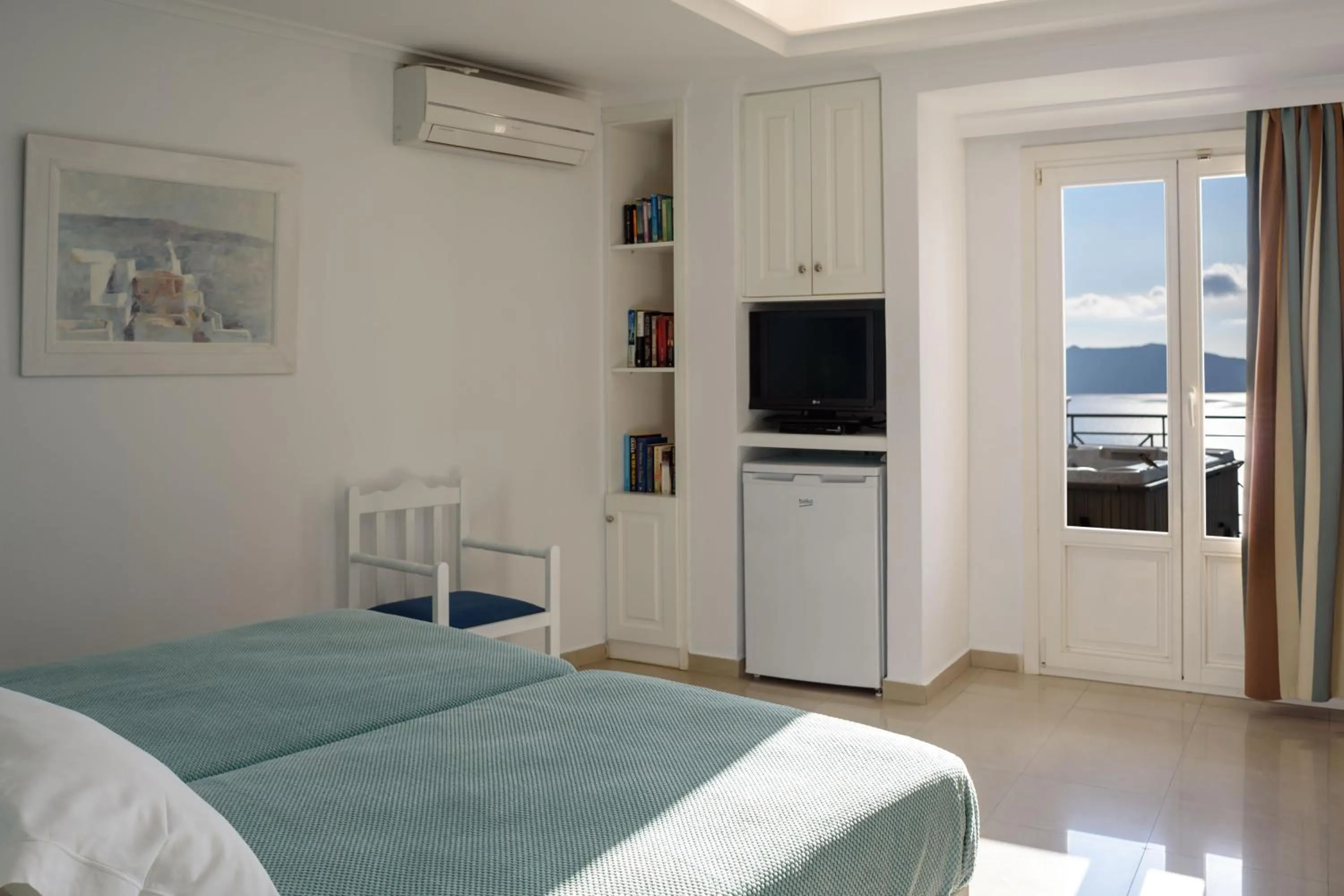 Bed in Villa Renos Hotel