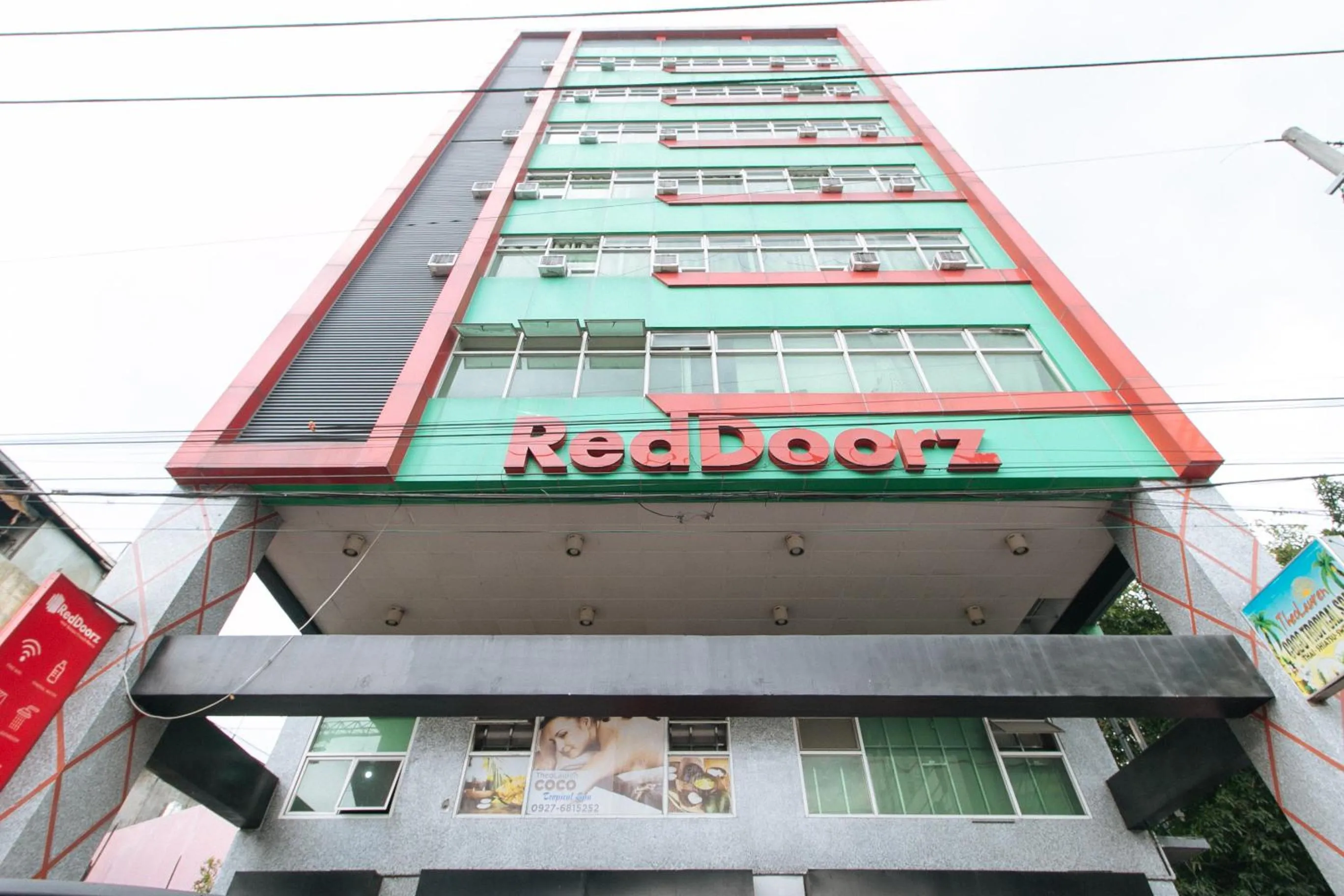 Property building in RedDoorz near Quiapo Church Manila