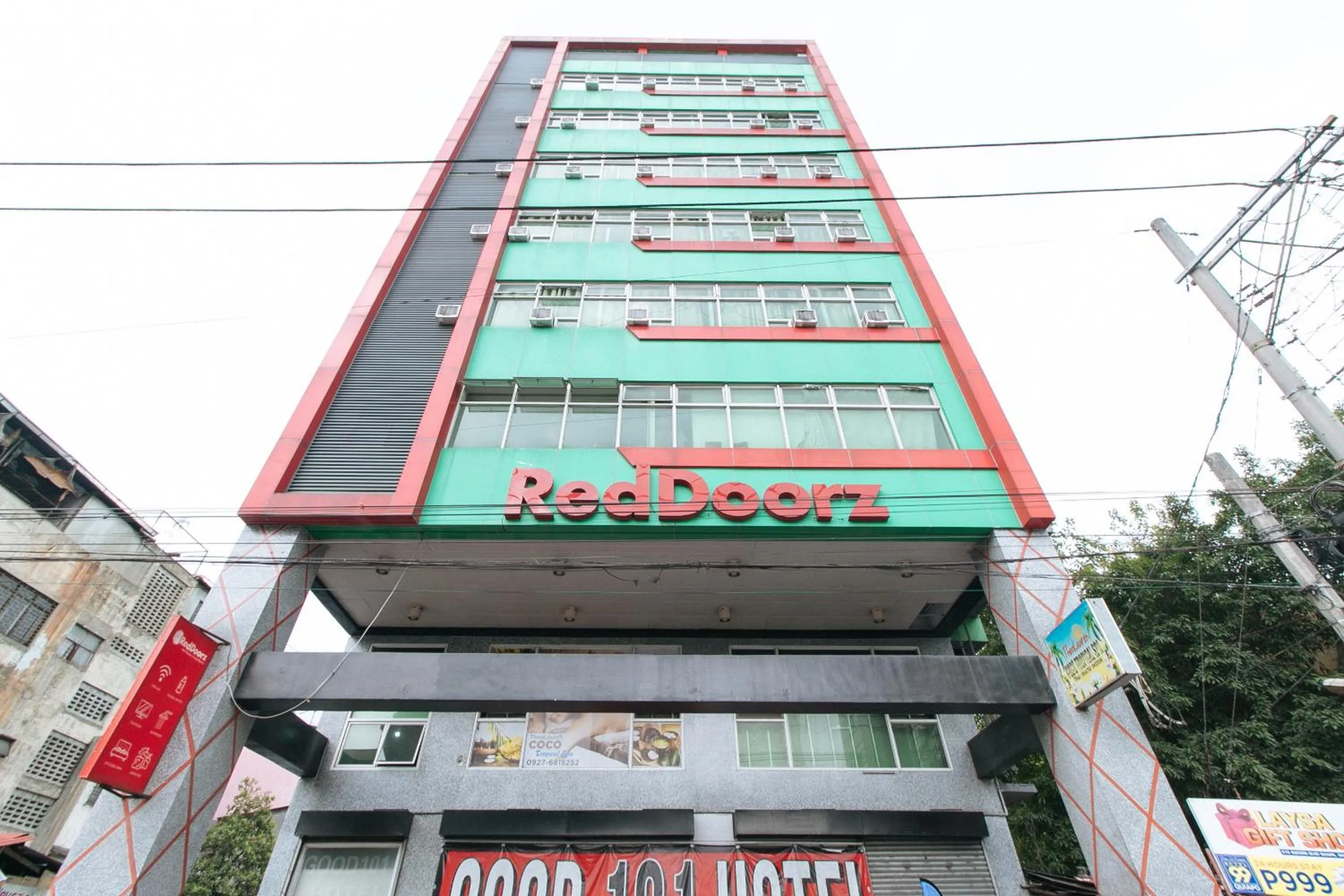 Property building in RedDoorz near Quiapo Church Manila
