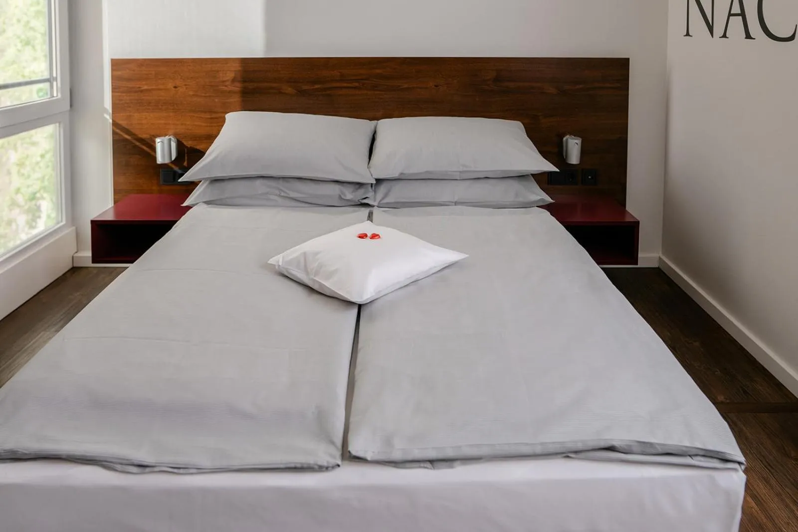 Photo of the whole room, Bed in Auszeit Hotel Düsseldorf - das Frühstückshotel