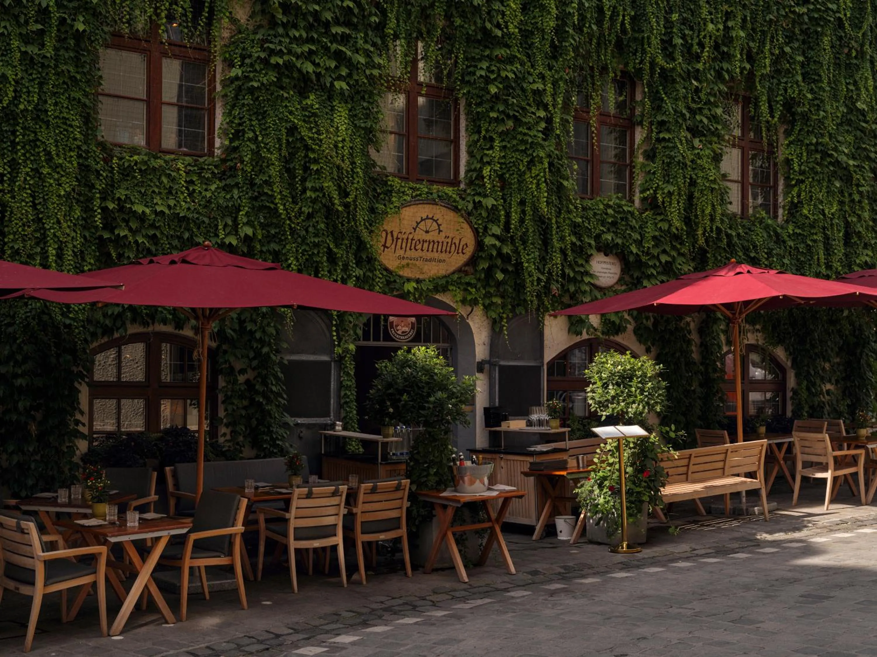 Restaurant/places to eat in Platzl Hotel - Superior