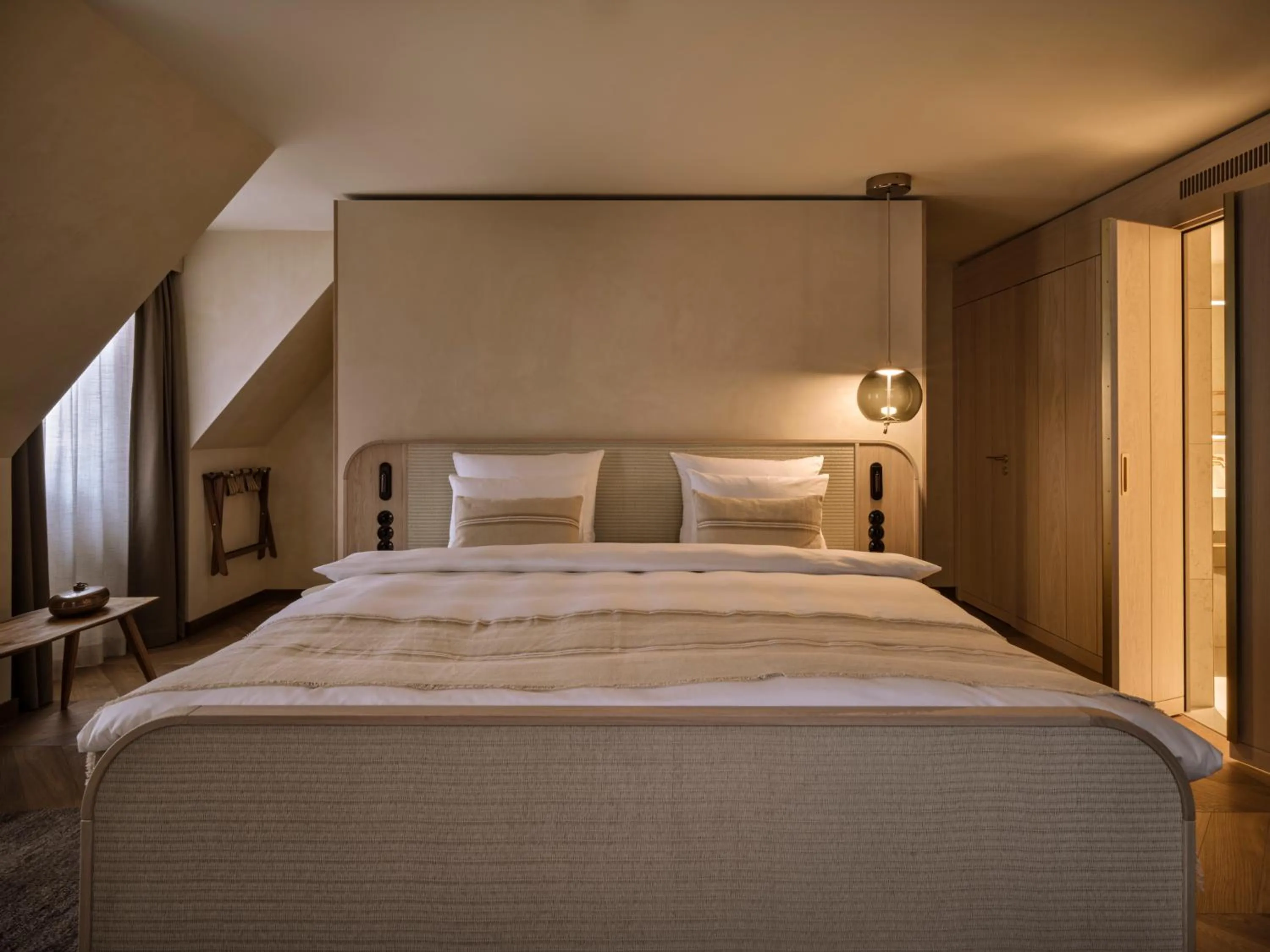 Photo of the whole room, Bed in Platzl Hotel - Superior