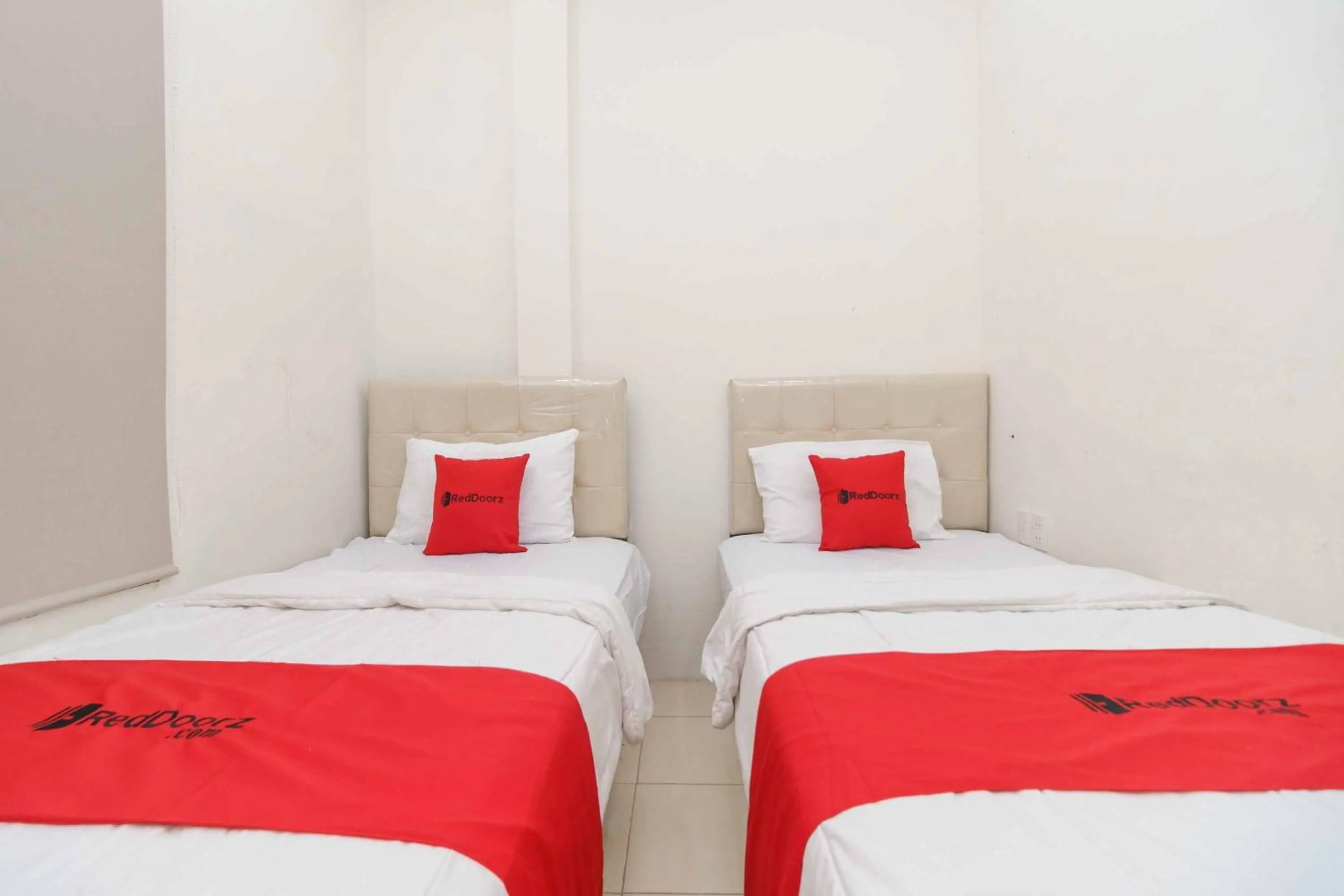 Bedroom, Bed in RedDoorz @ Haraito Tarutung