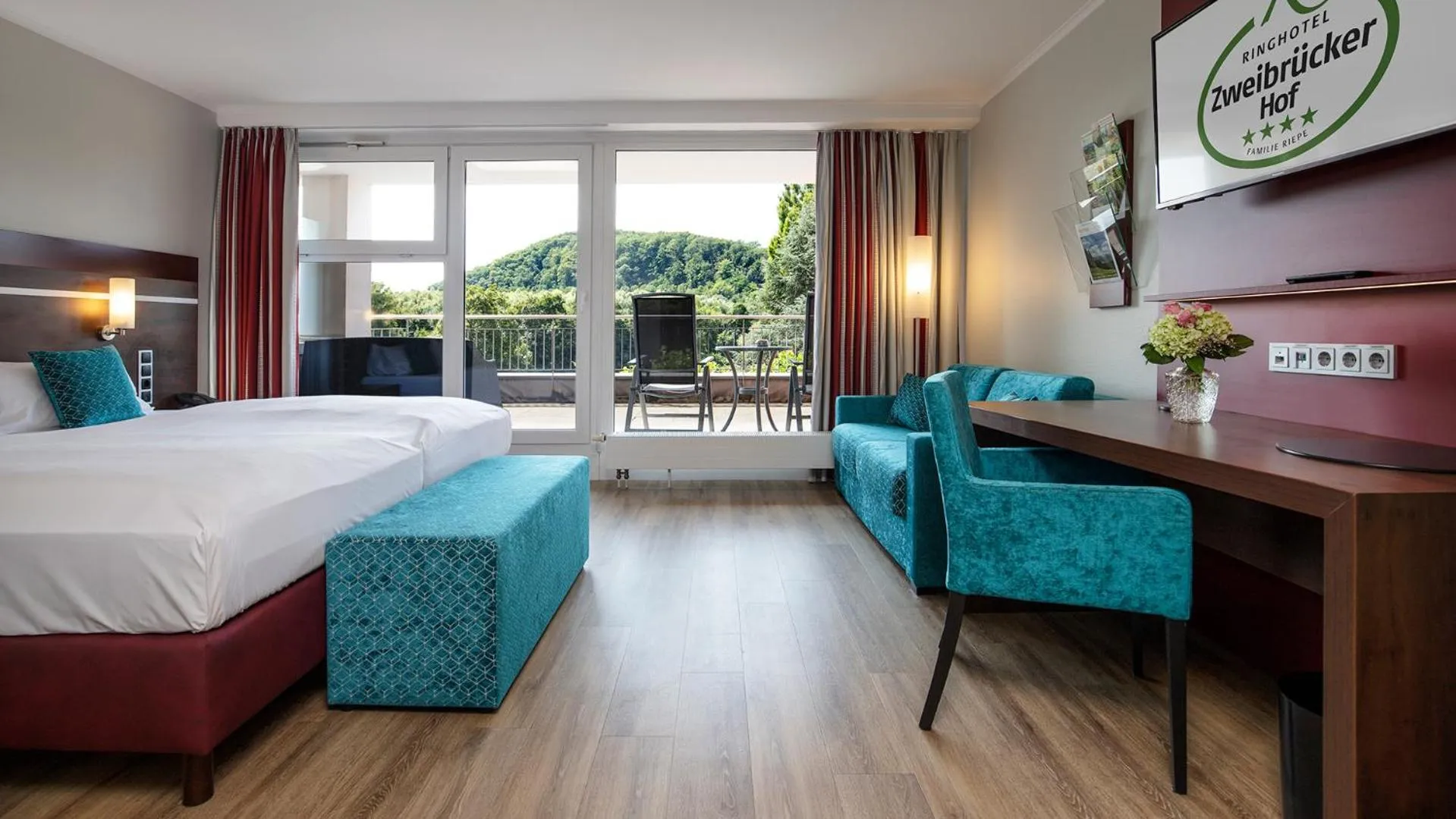 Photo of the whole room, Bed in Ringhotel Zweibruecker Hof