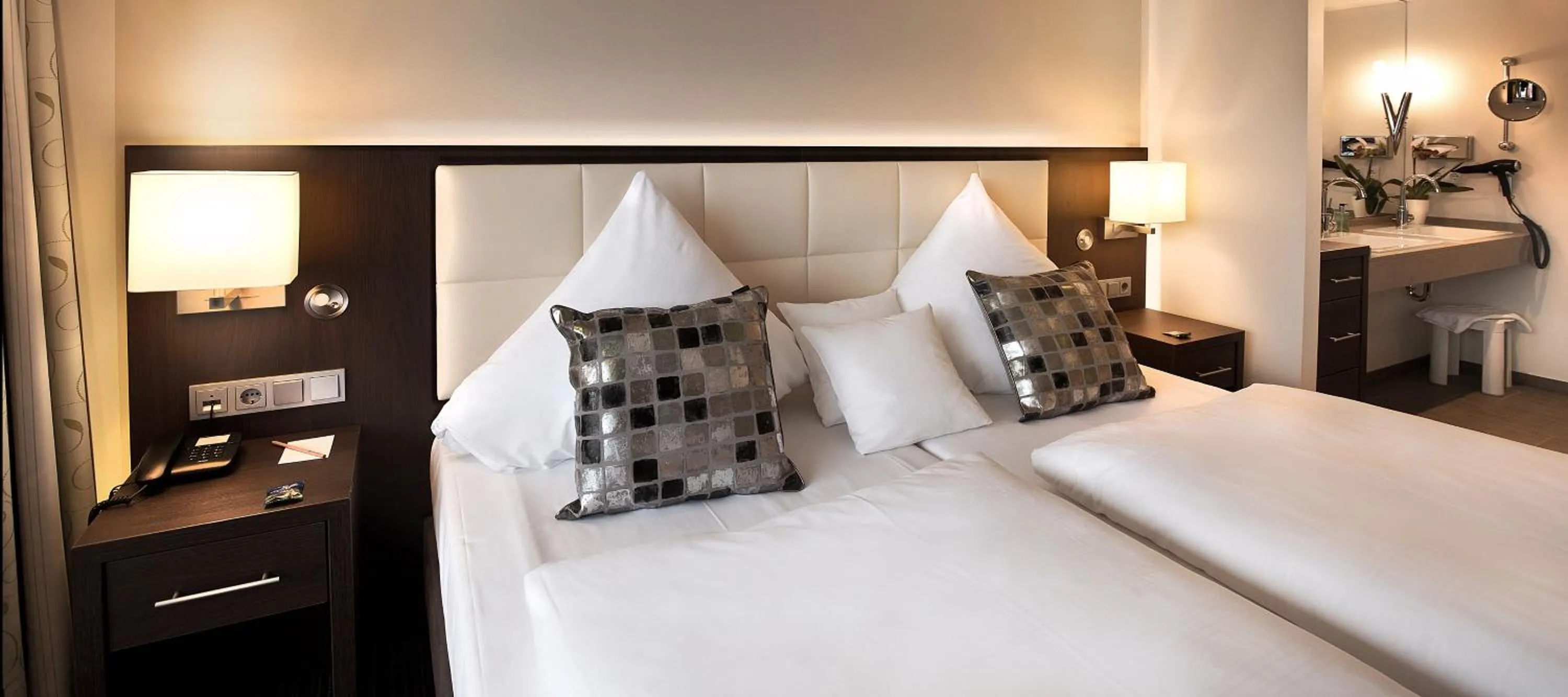 Photo of the whole room, Bed in Ringhotel Zweibruecker Hof