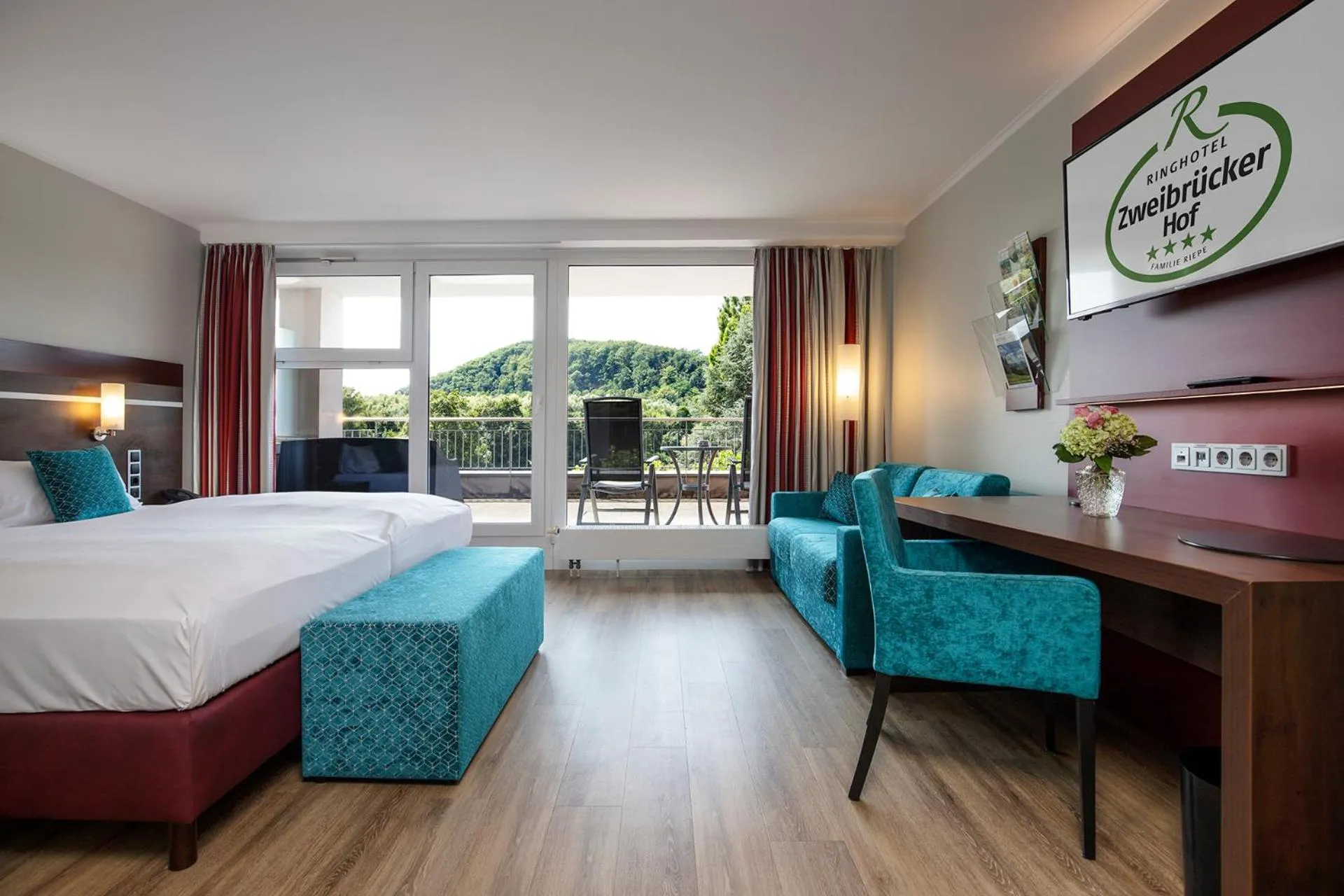 Photo of the whole room, Bed in Ringhotel Zweibruecker Hof