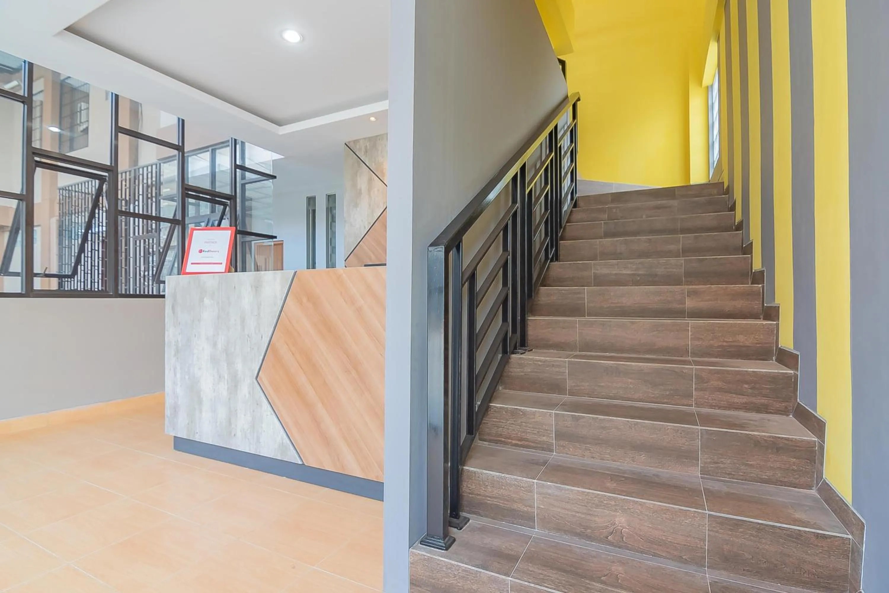 Lobby or reception in RedDoorz Plus near Taman Budaya Samarinda