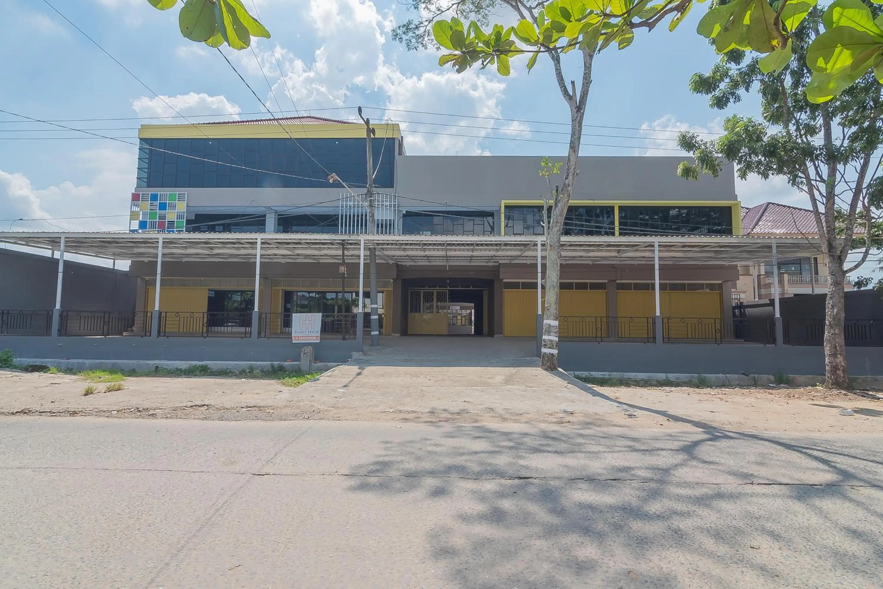 Property building in RedDoorz Plus near Taman Budaya Samarinda