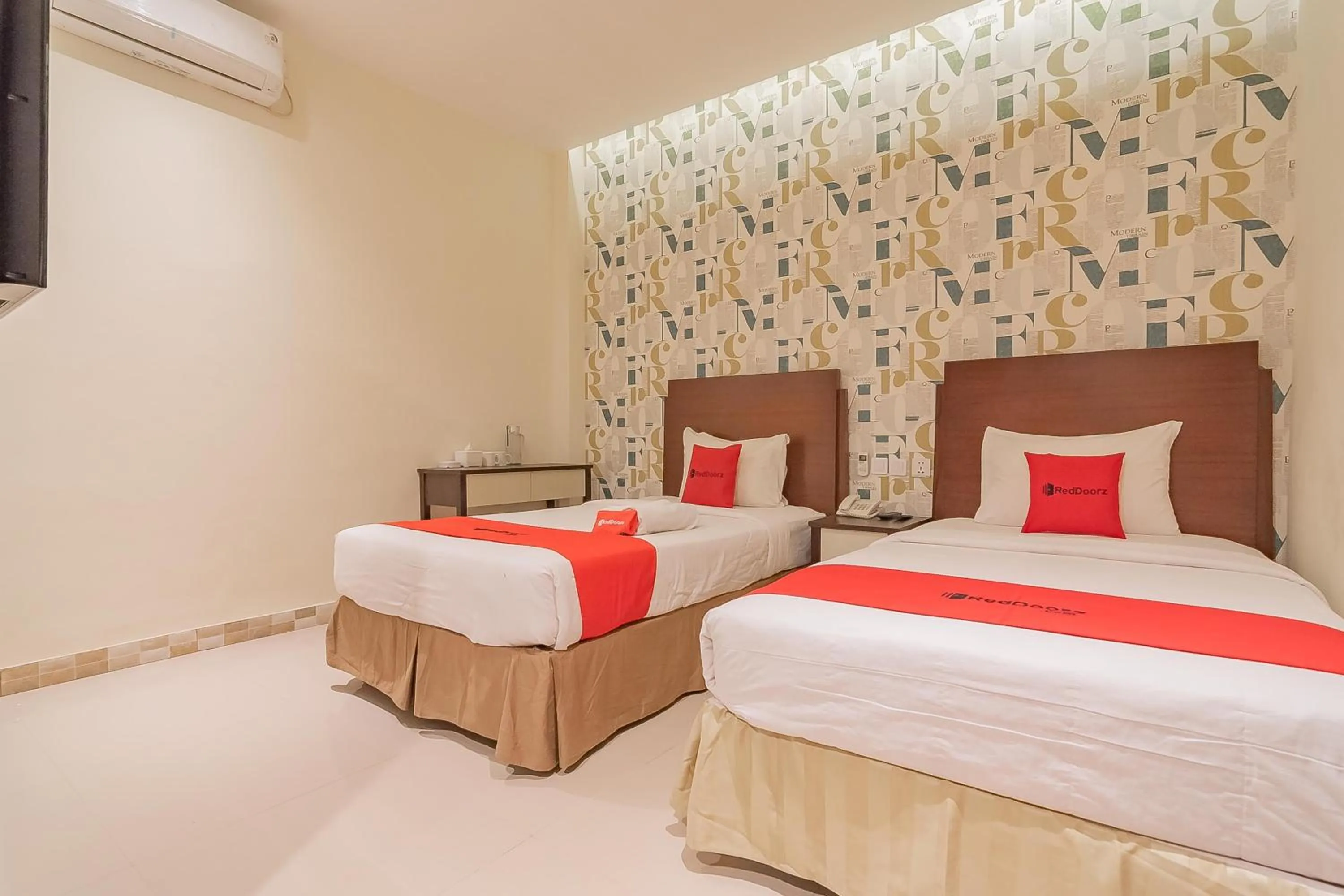 Bedroom, Bed in RedDoorz Plus @ Siradj Salman Samarinda