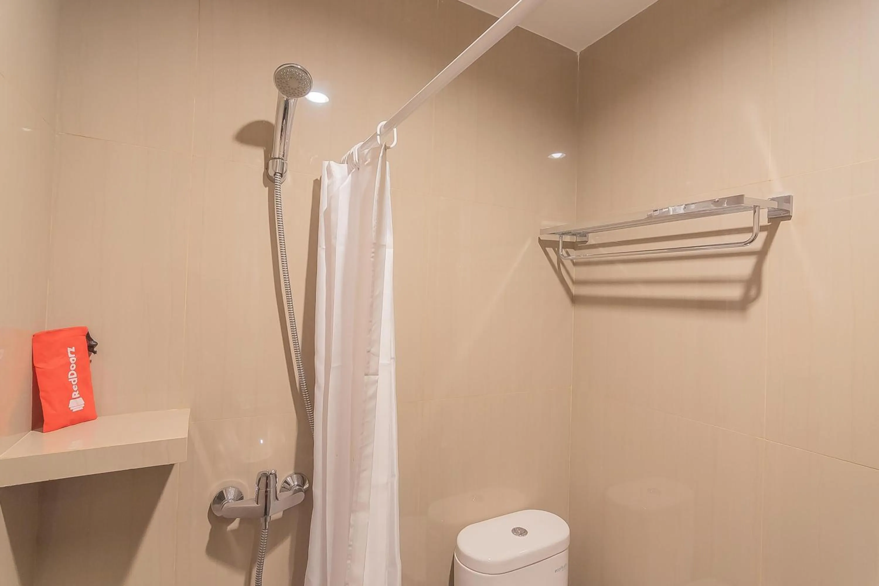 Bathroom in RedDoorz Plus @ Siradj Salman Samarinda