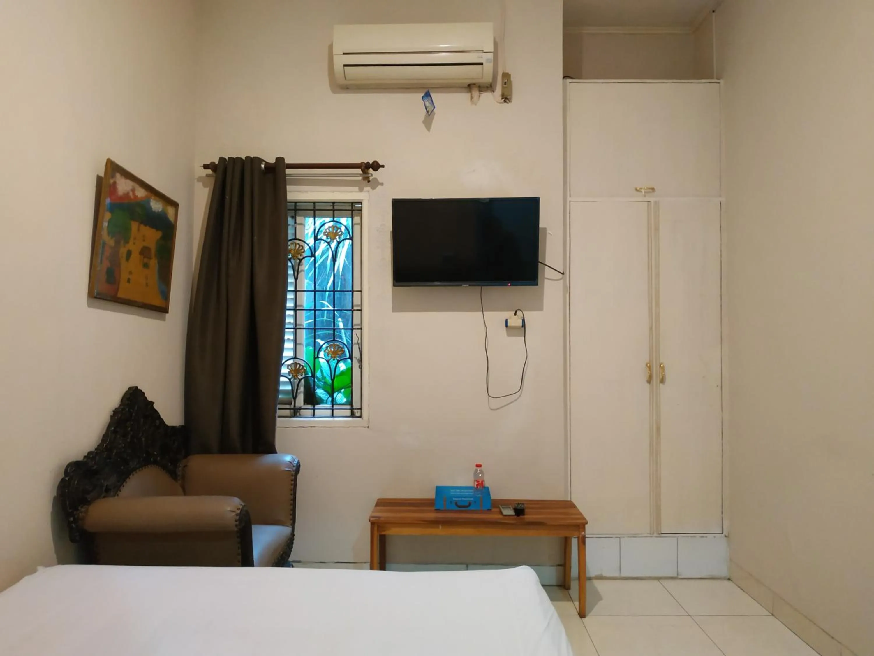 Bedroom, Bed in Pemda 22 Mansion Mitra RedDoorz