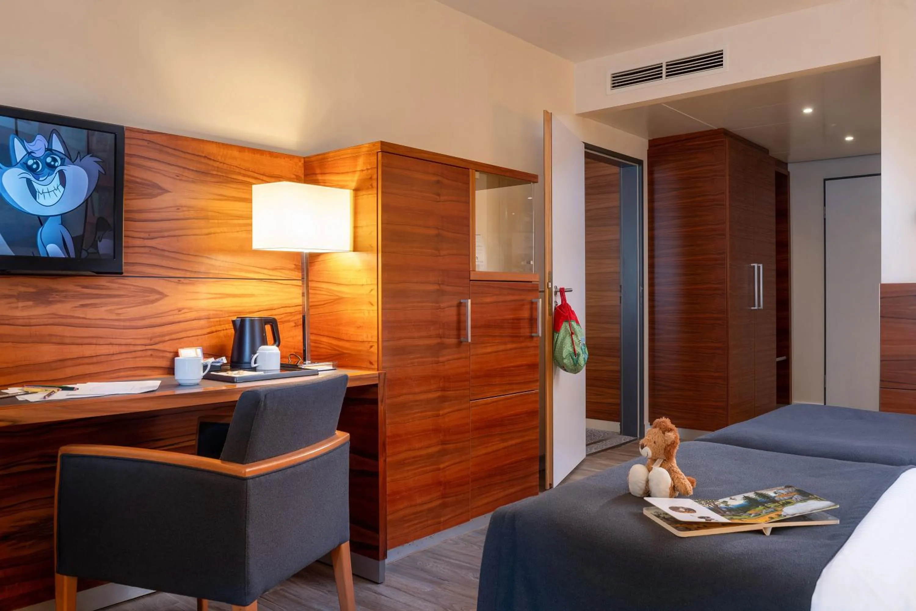 Bedroom, Bed in Maritim Hotel München