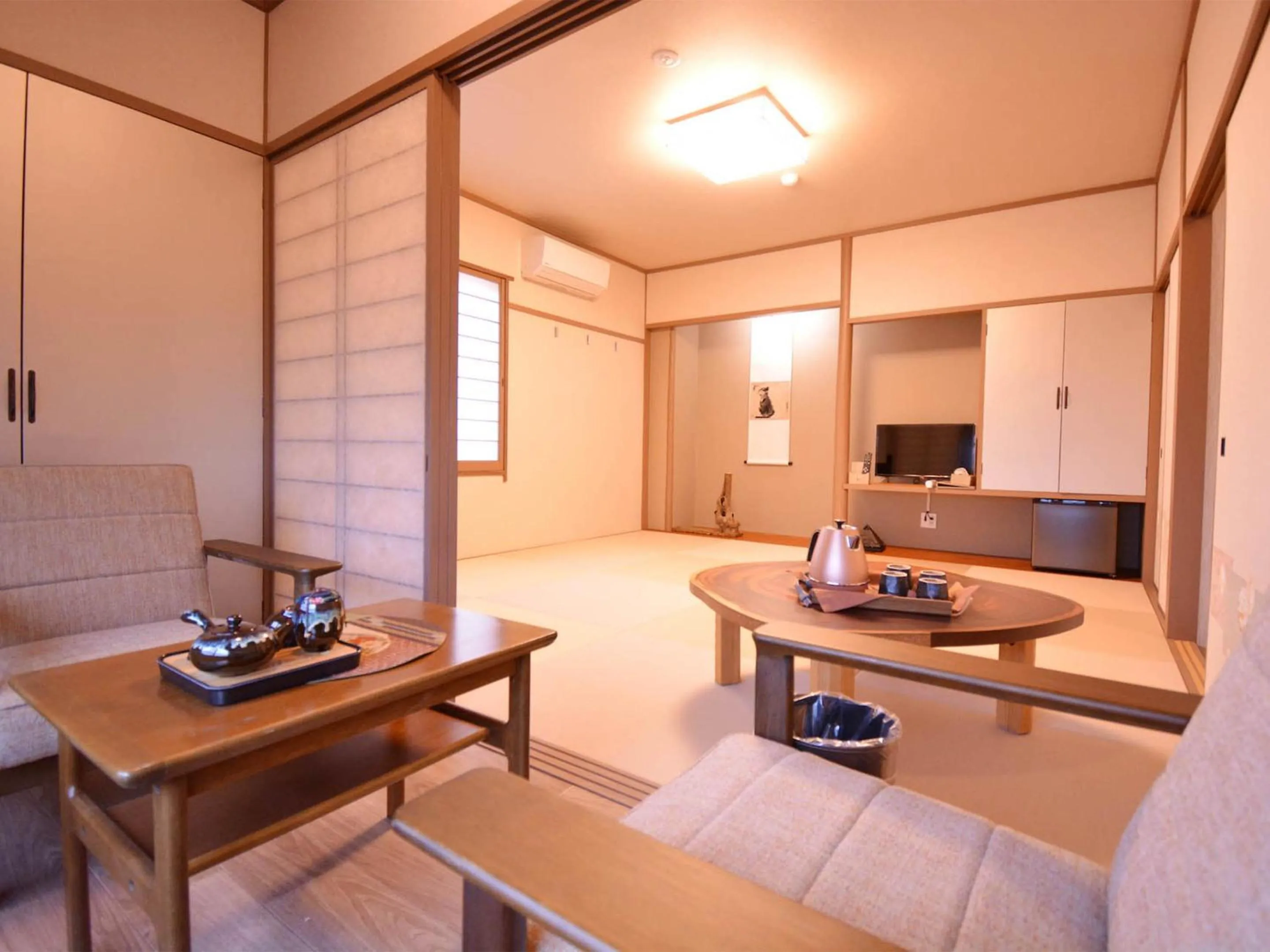 Photo of the whole room in Shirahama no Yado Daigo