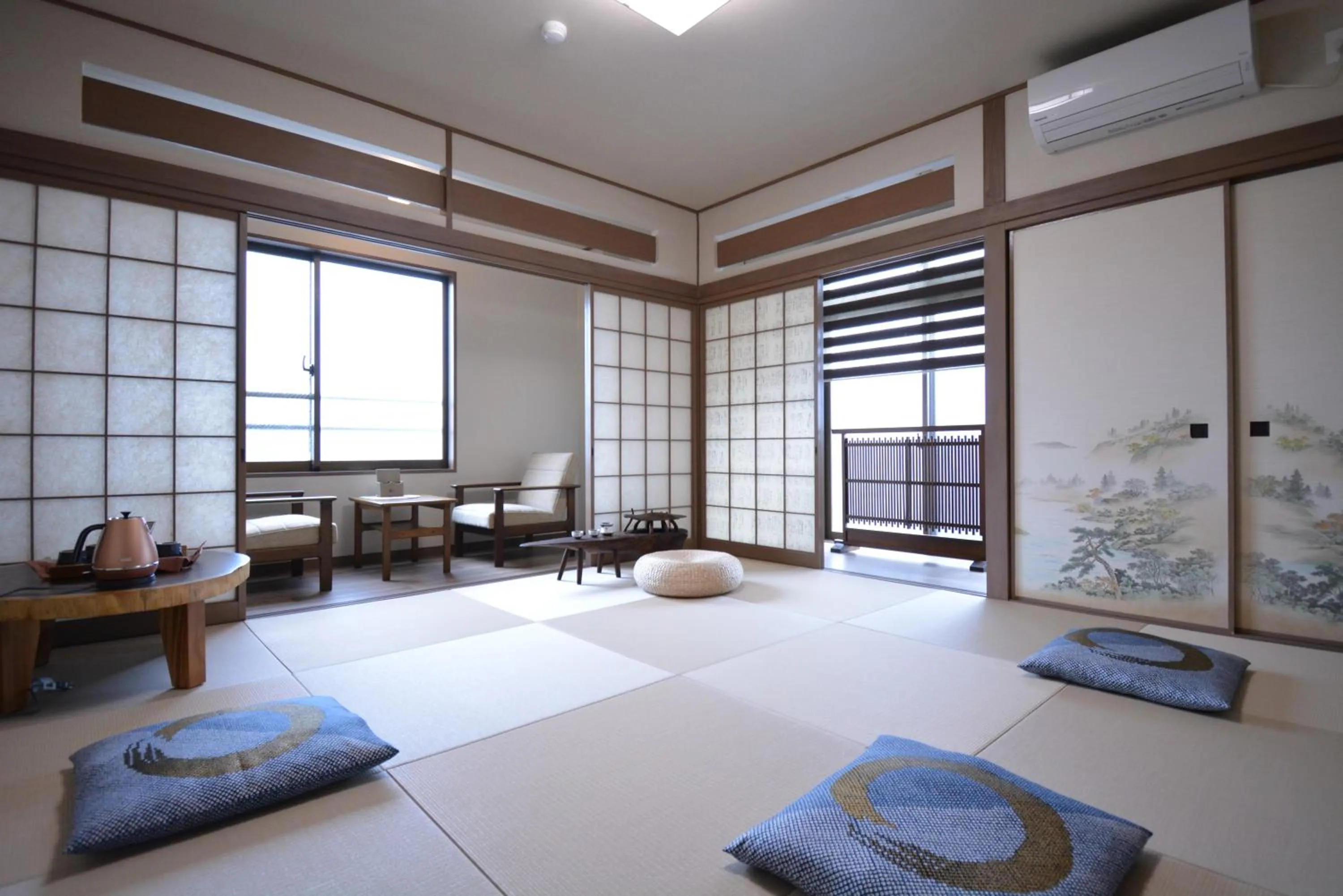 Photo of the whole room, Bed in Shirahama no Yado Daigo