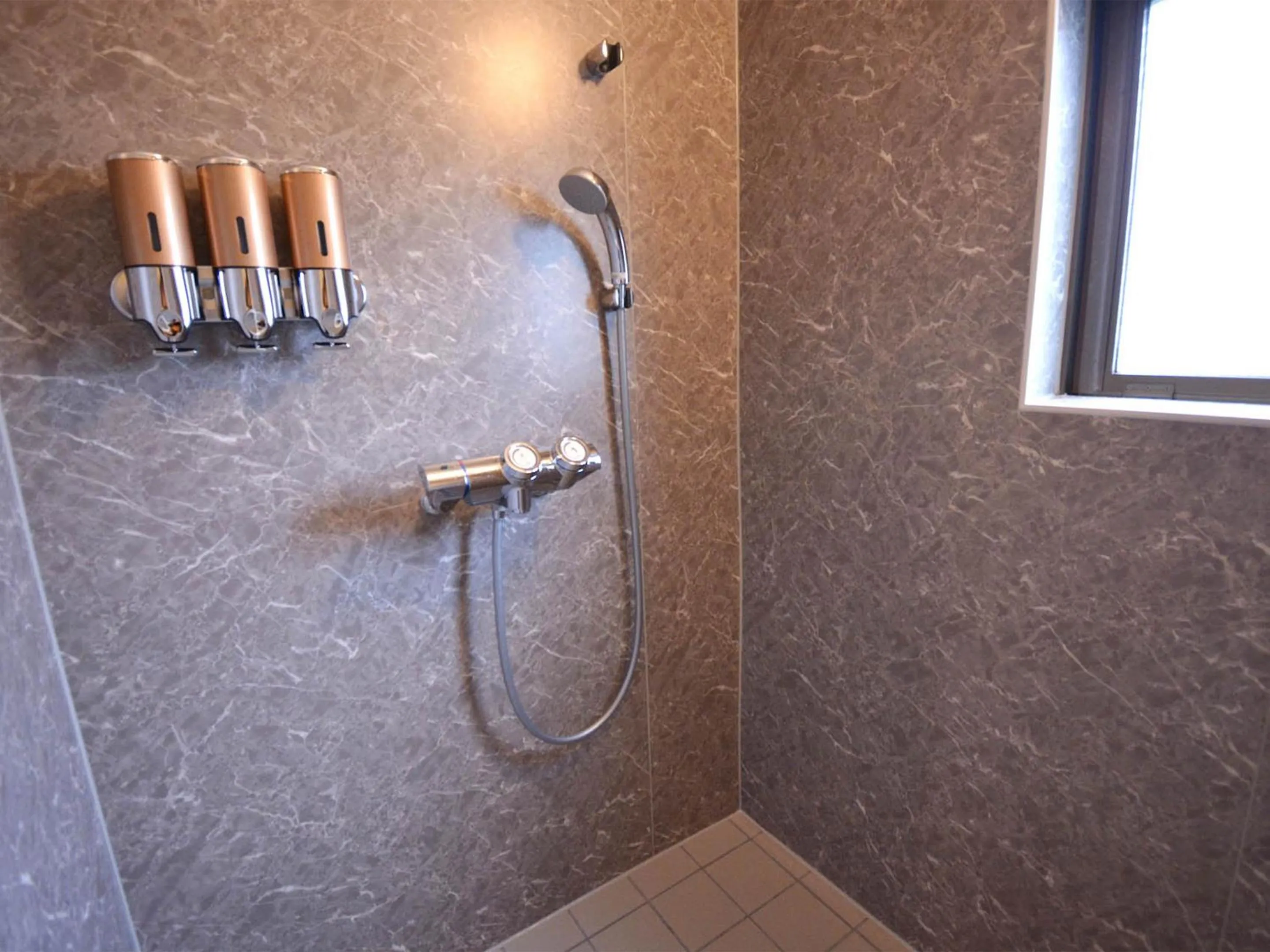 Shower in Shirahama no Yado Daigo