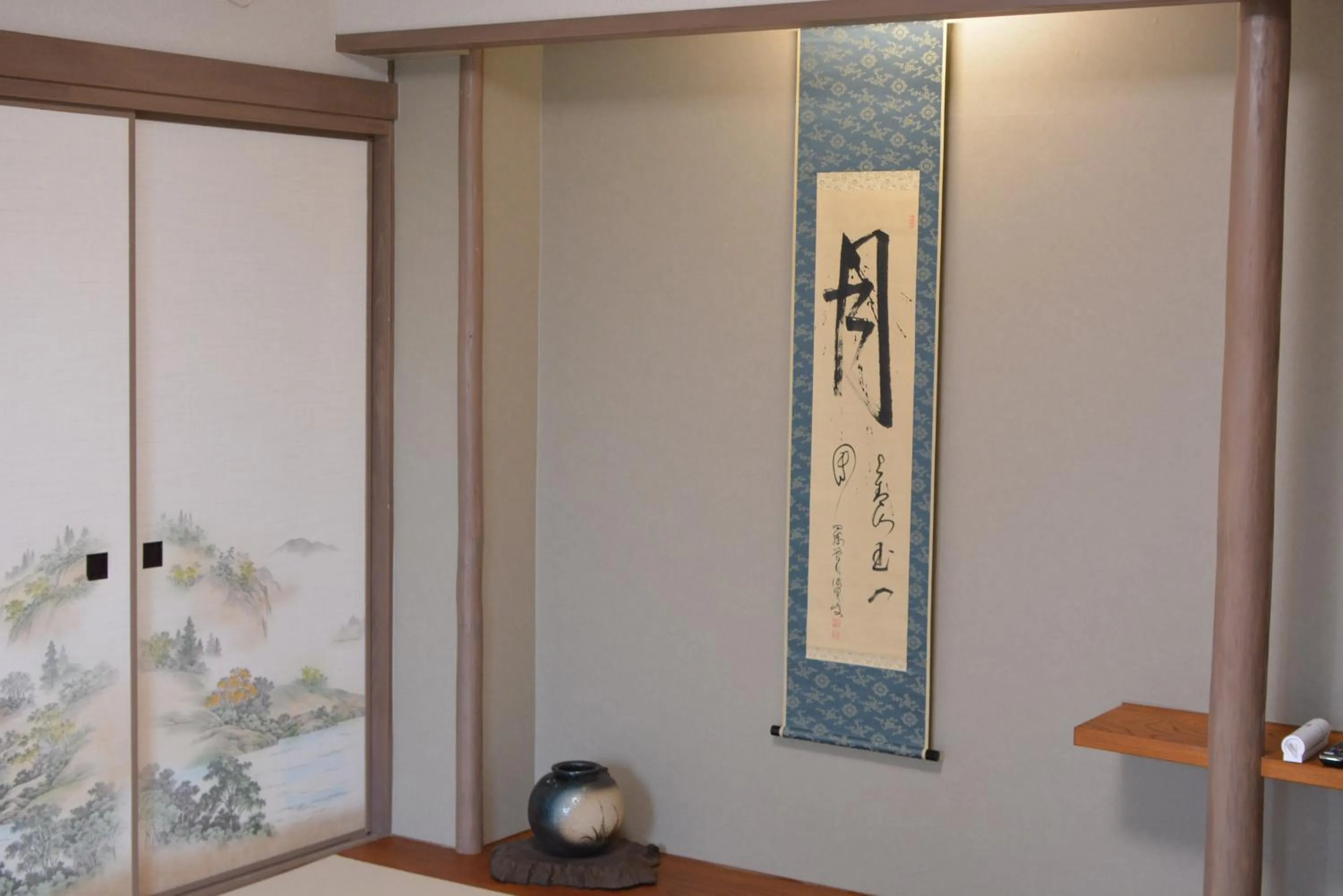 Photo of the whole room in Shirahama no Yado Daigo