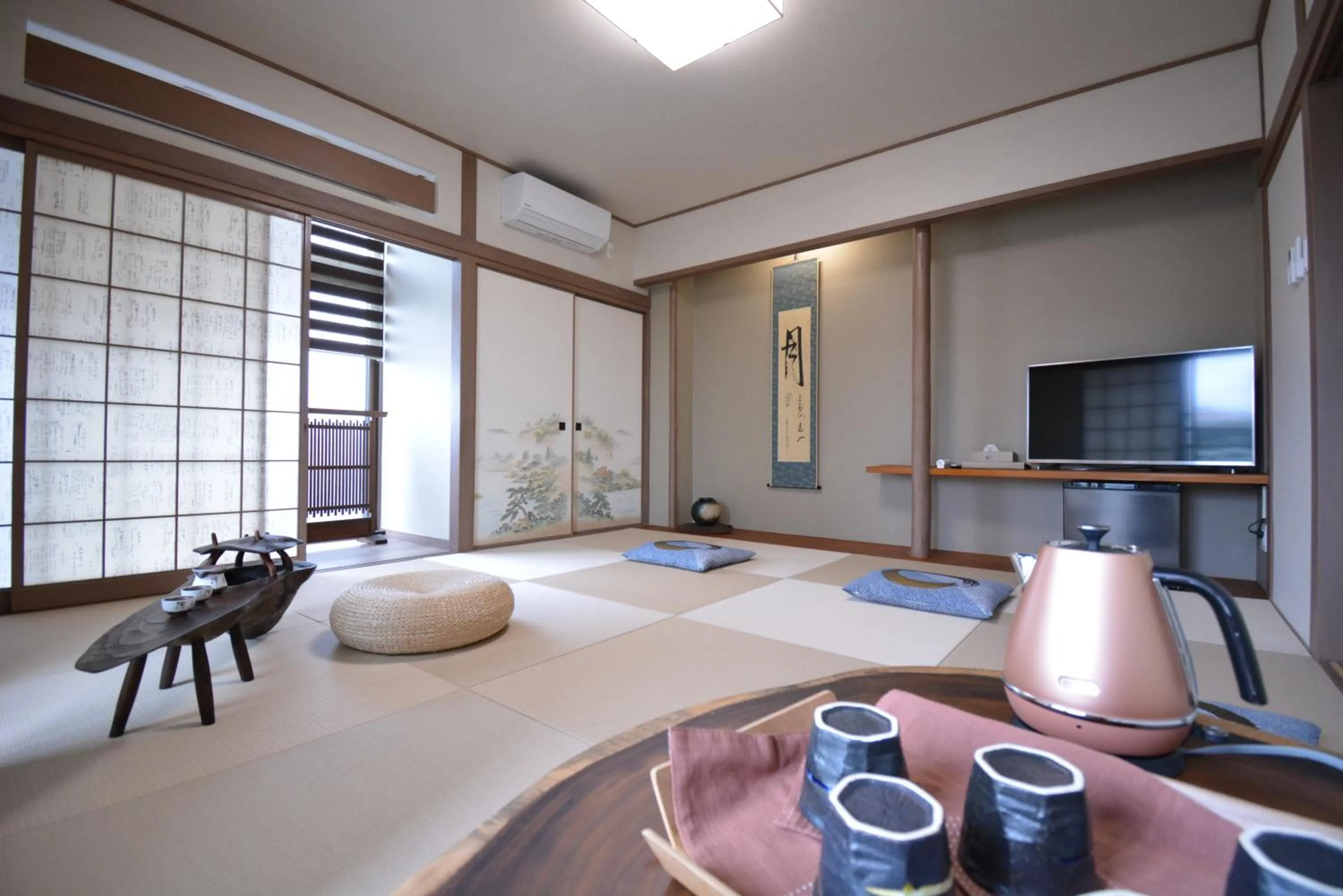 Photo of the whole room, Bed in Shirahama no Yado Daigo