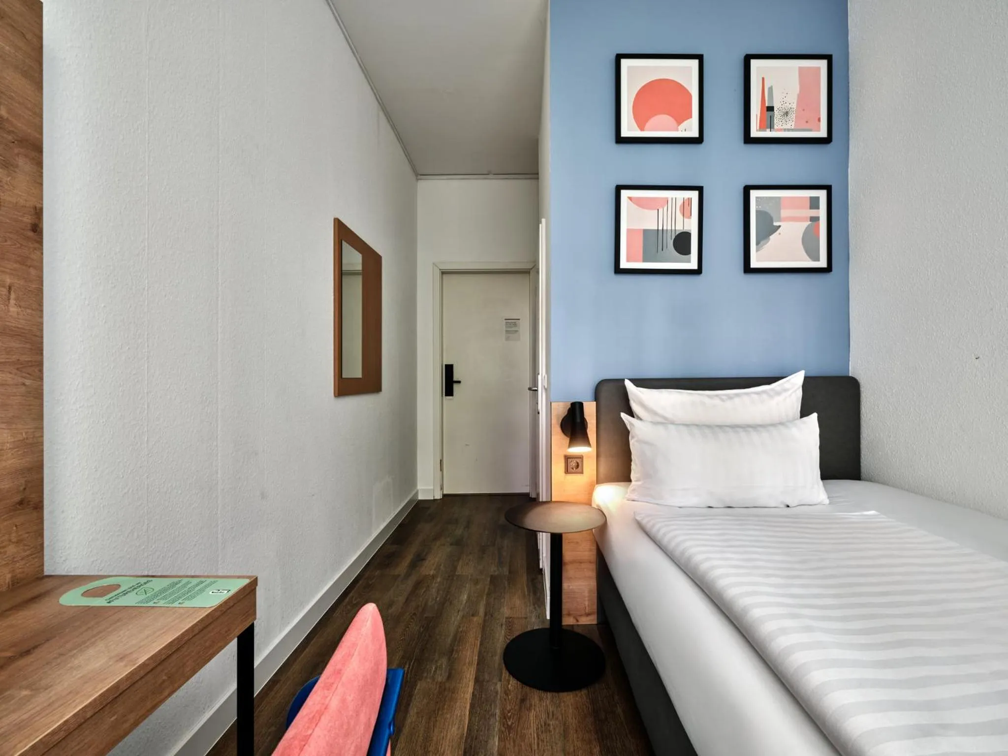 Photo of the whole room, Bed in Garner Hotel Berlin - Schöneberg by IHG