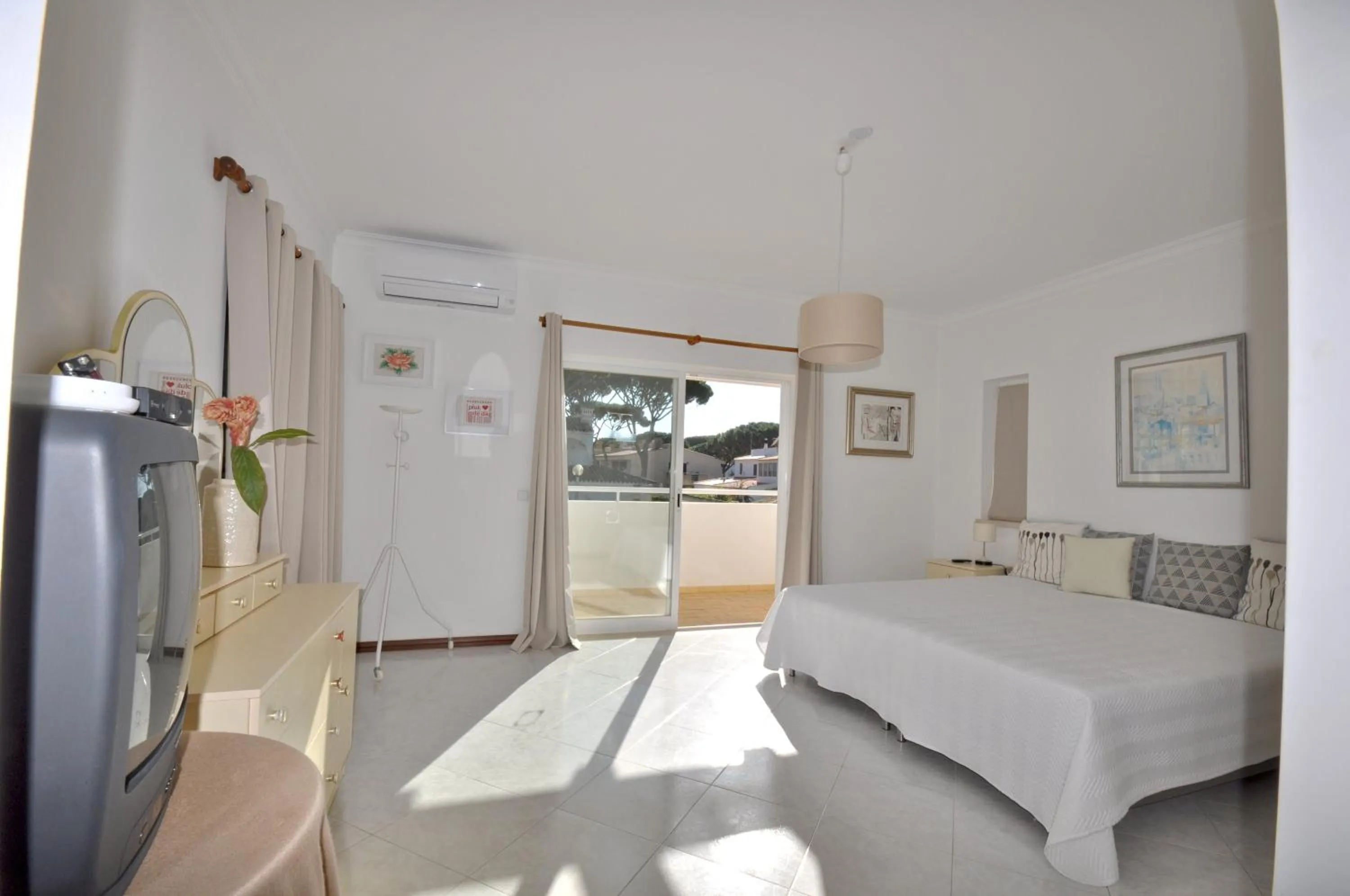 Bedroom, Bed in Charming Villa, Private Pool, Walking Distance to Centre, Free AC Wifi