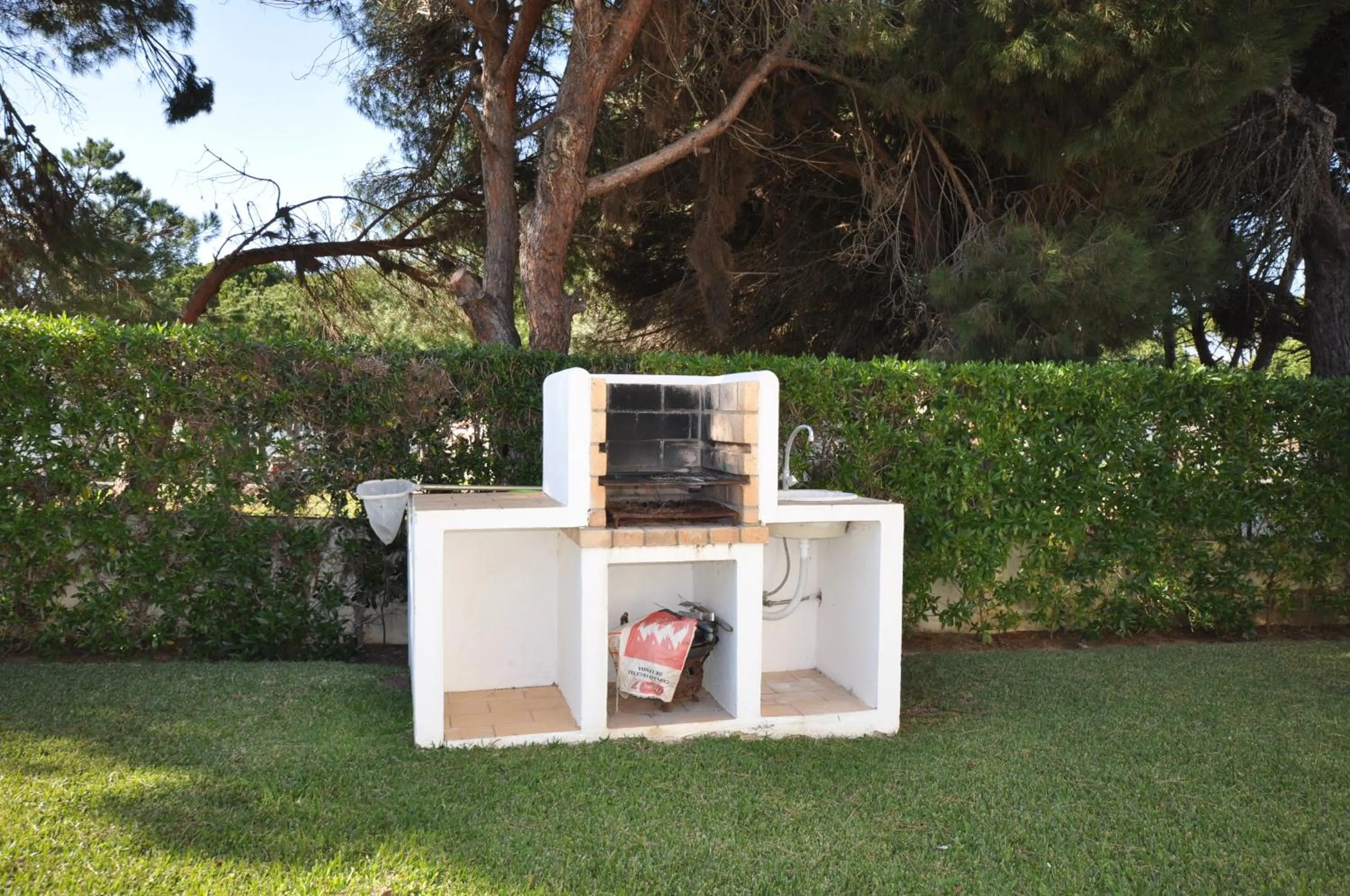 BBQ facilities in Charming Villa, Private Pool, Walking Distance to Centre, Free AC Wifi