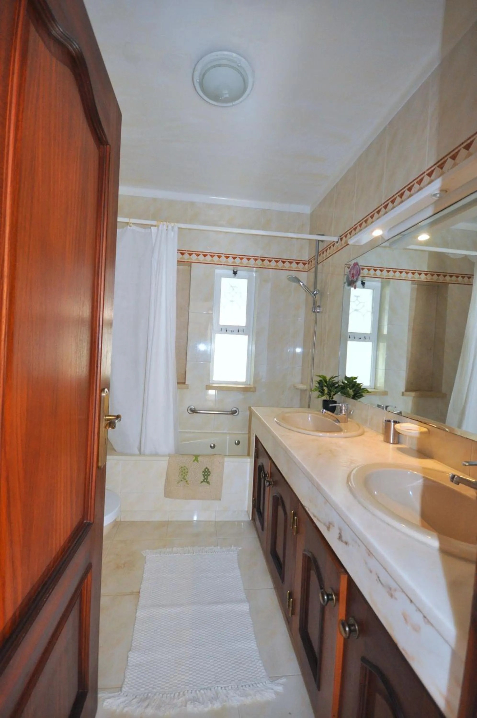 Bathroom in Charming Villa, Private Pool, Walking Distance to Centre, Free AC Wifi