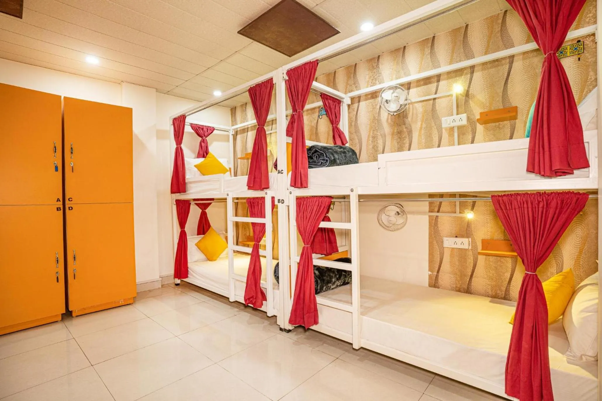 Bedroom, Bed in goSTOPS Amritsar, Chatiwind Gate