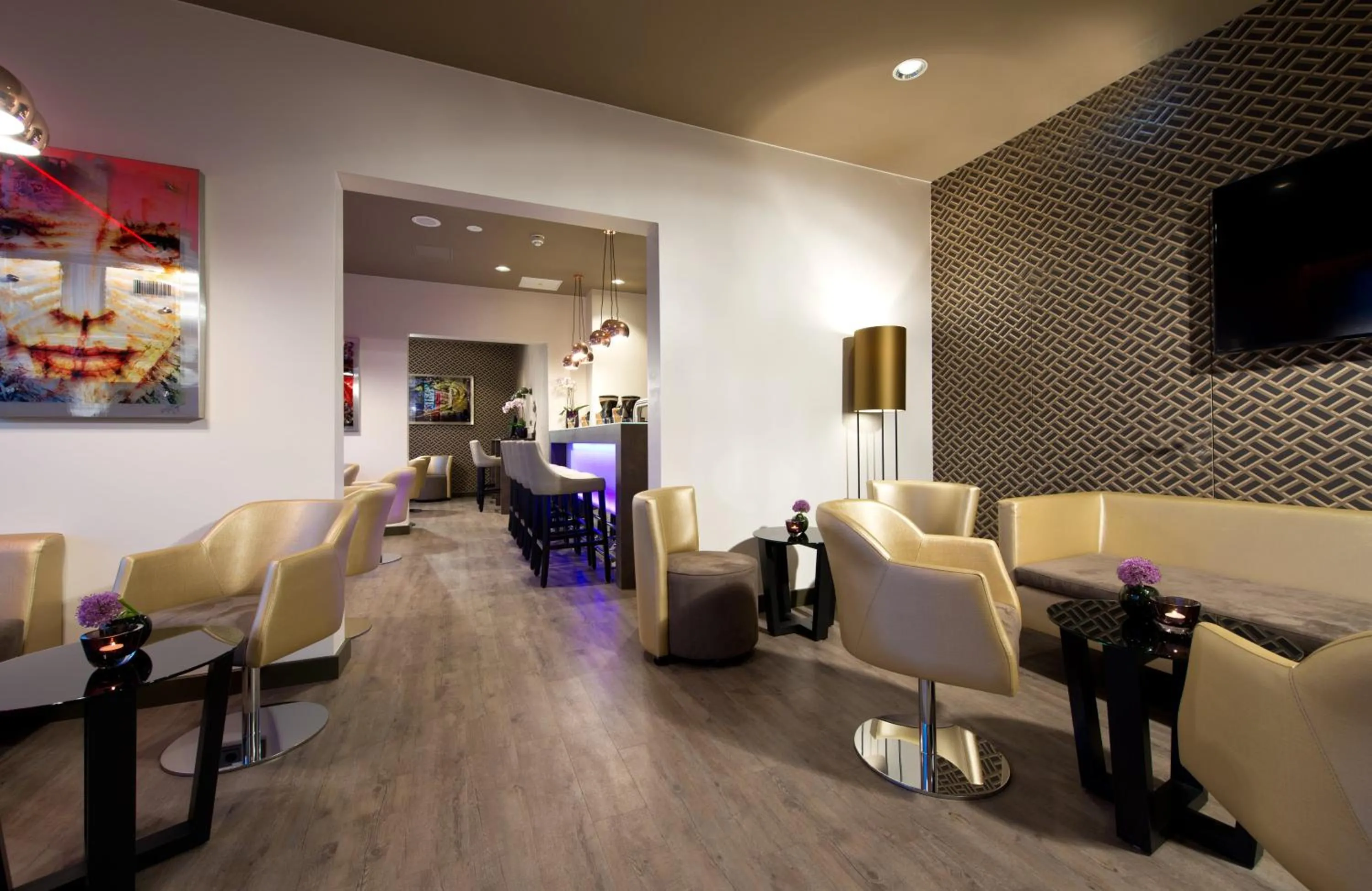 Lounge or bar in Leonardo Hotel Munich City Olympiapark