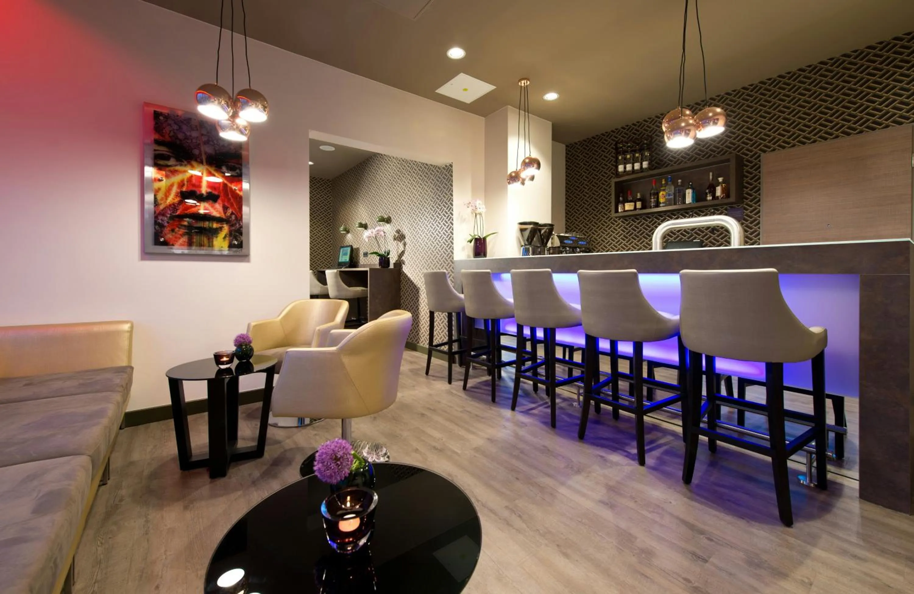 Lounge or bar in Leonardo Hotel Munich City Olympiapark