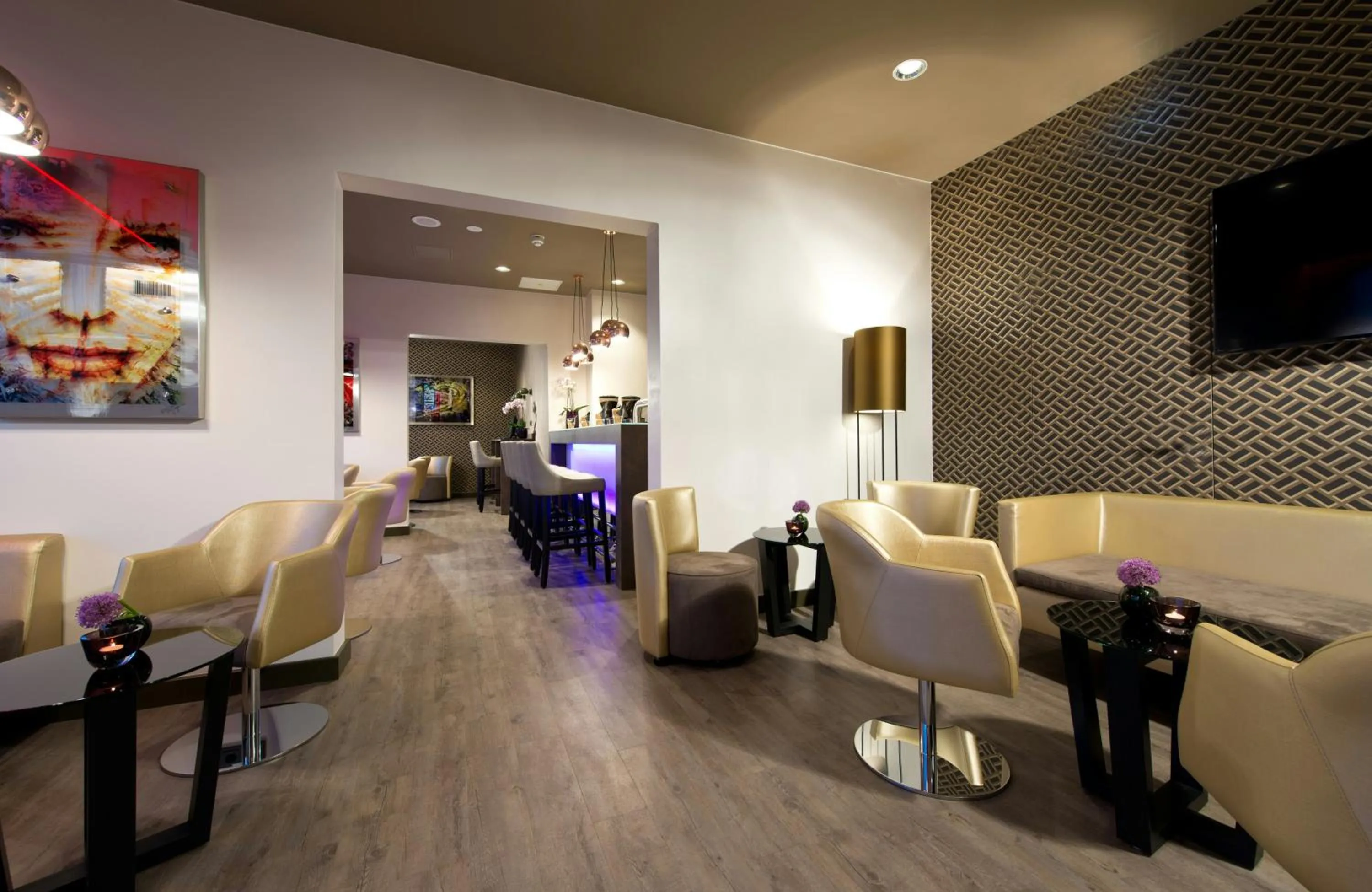 Lounge or bar in Leonardo Hotel Munich City Olympiapark