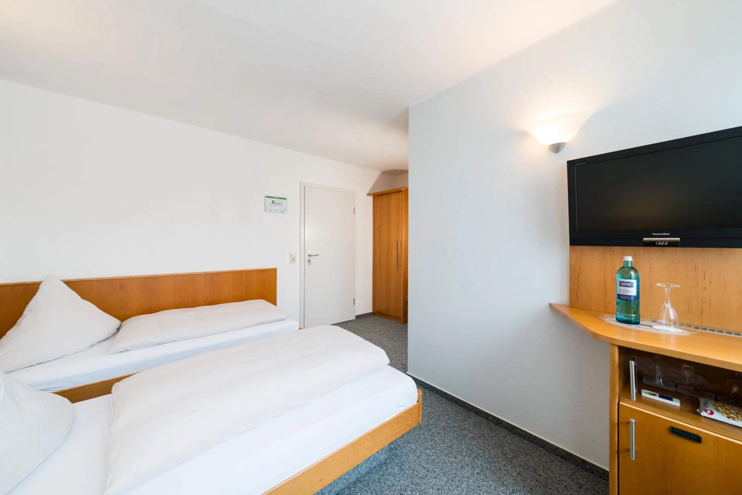 TV and multimedia, Bed in Hotel Restaurant Vater Rhein