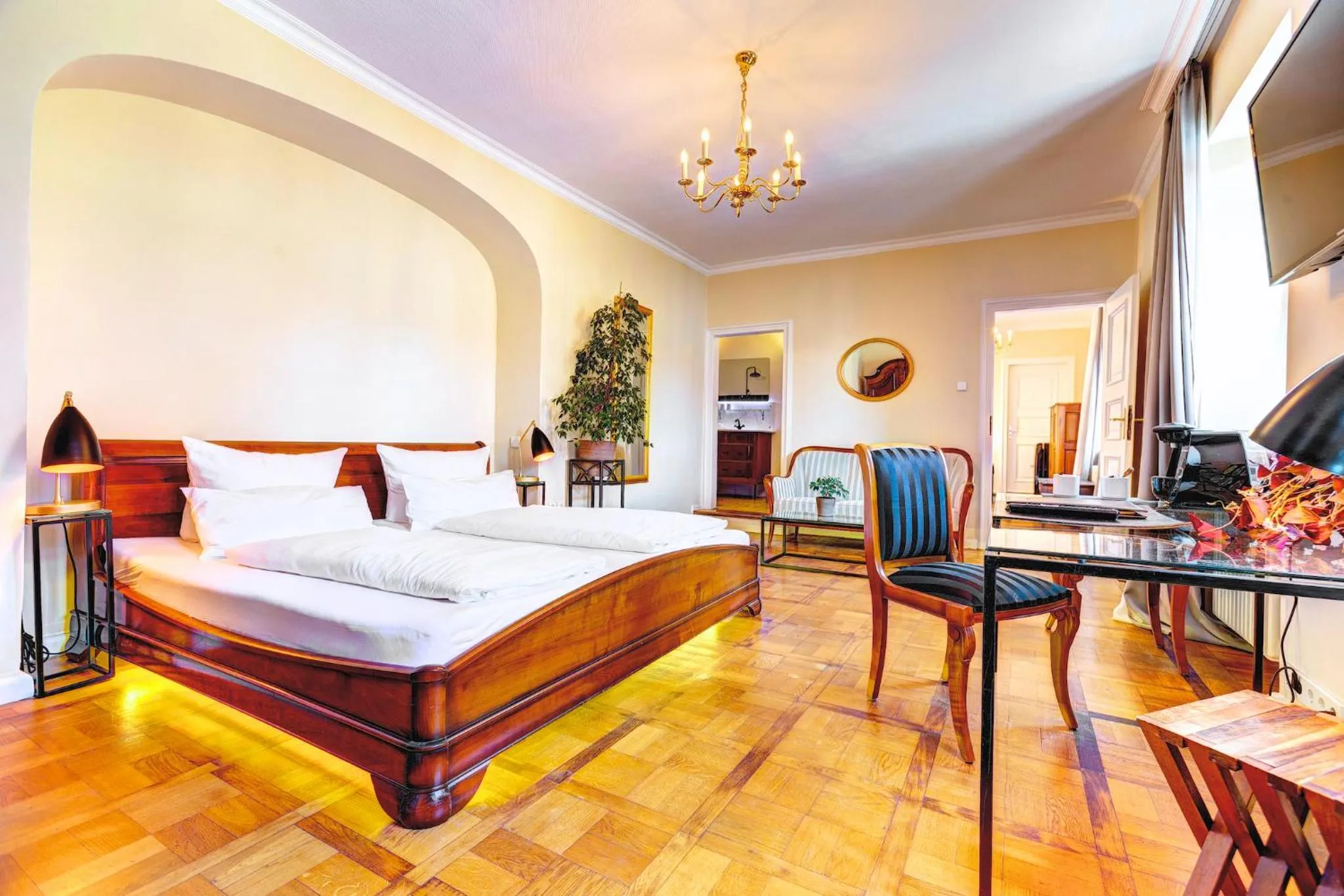 Photo of the whole room, Bed in Hotel Villa Königsgarten