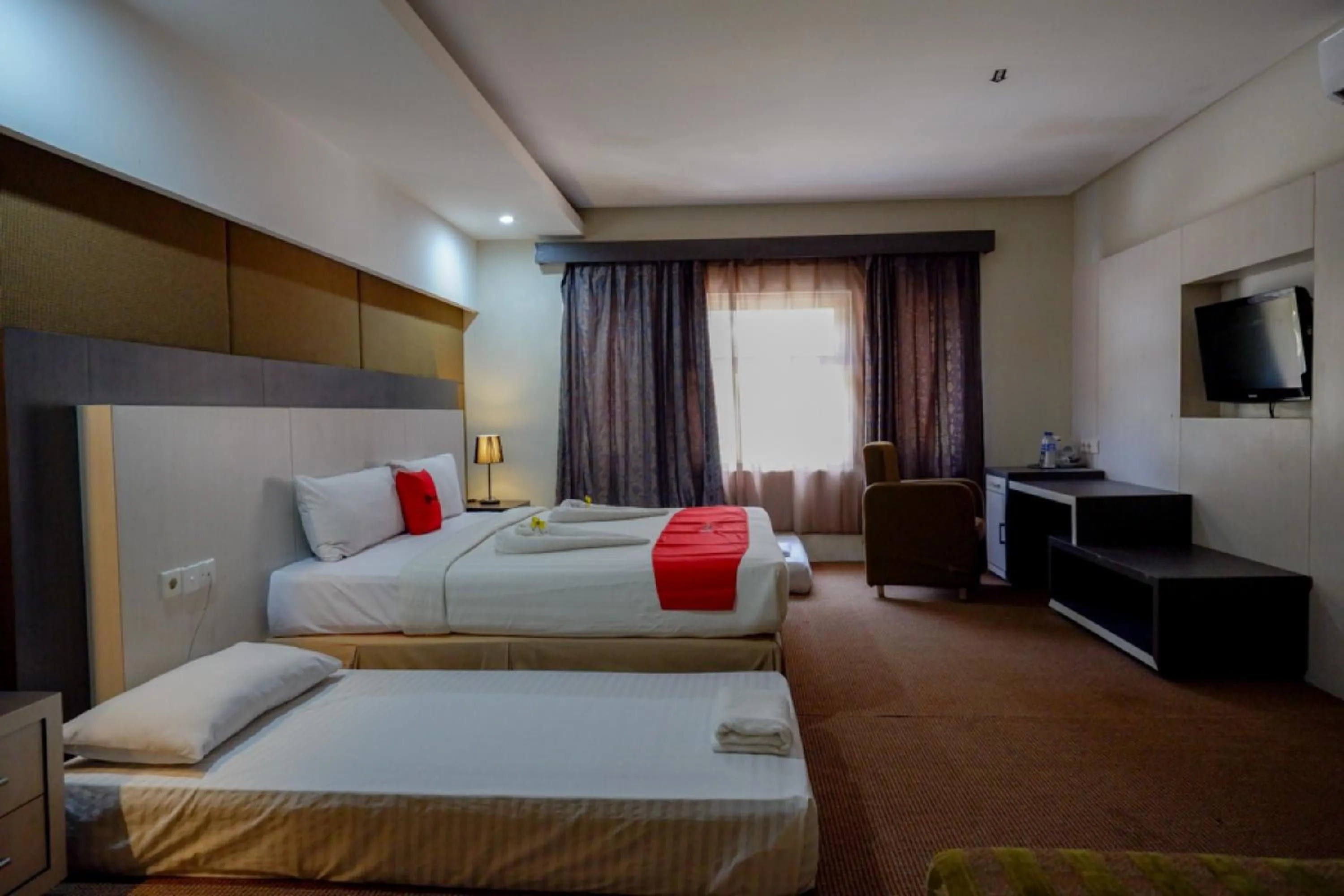 Bedroom, Bed in RedDoorz Plus near Hotel Benua Kendari