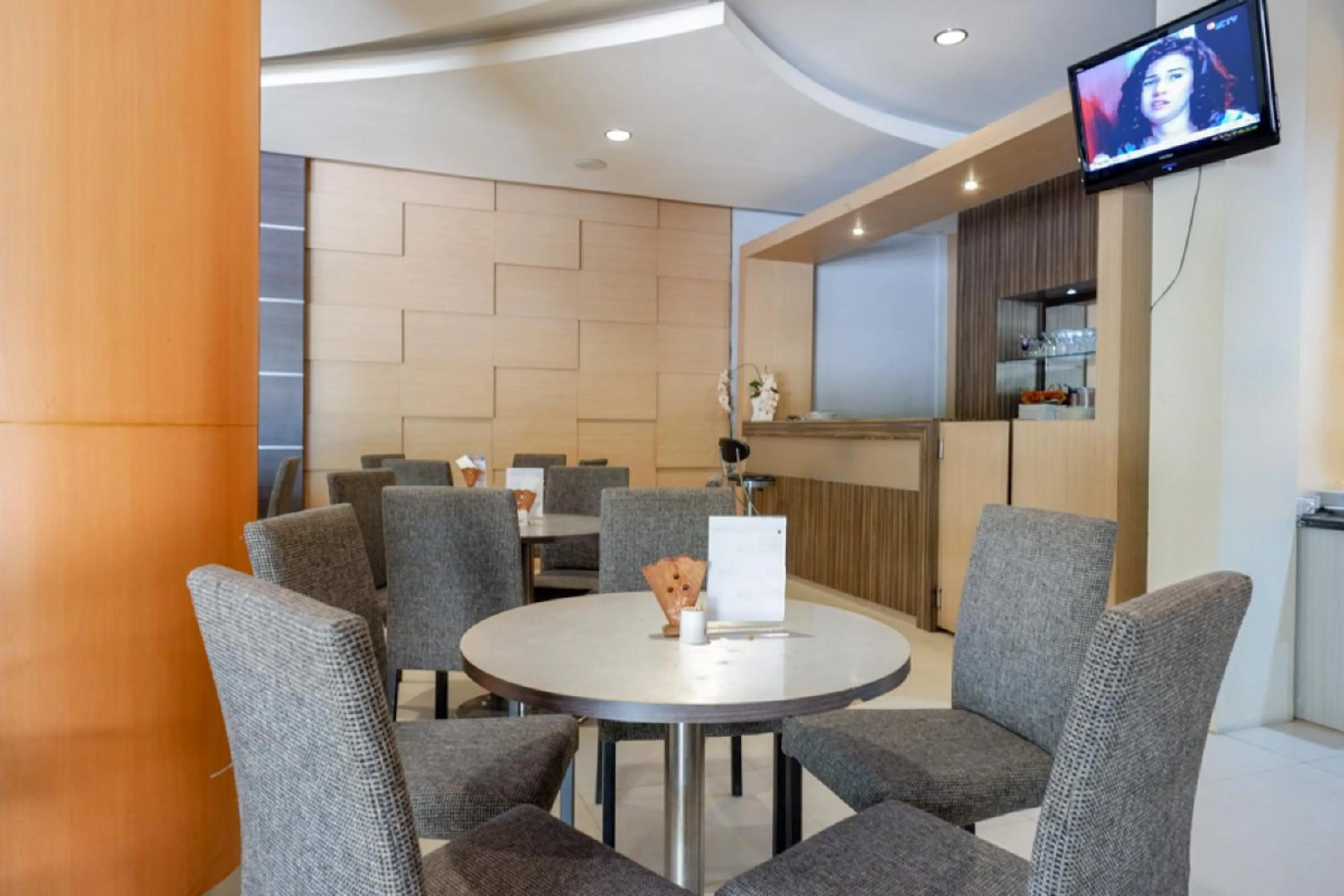 Seating area in RedDoorz Plus near Hotel Benua Kendari