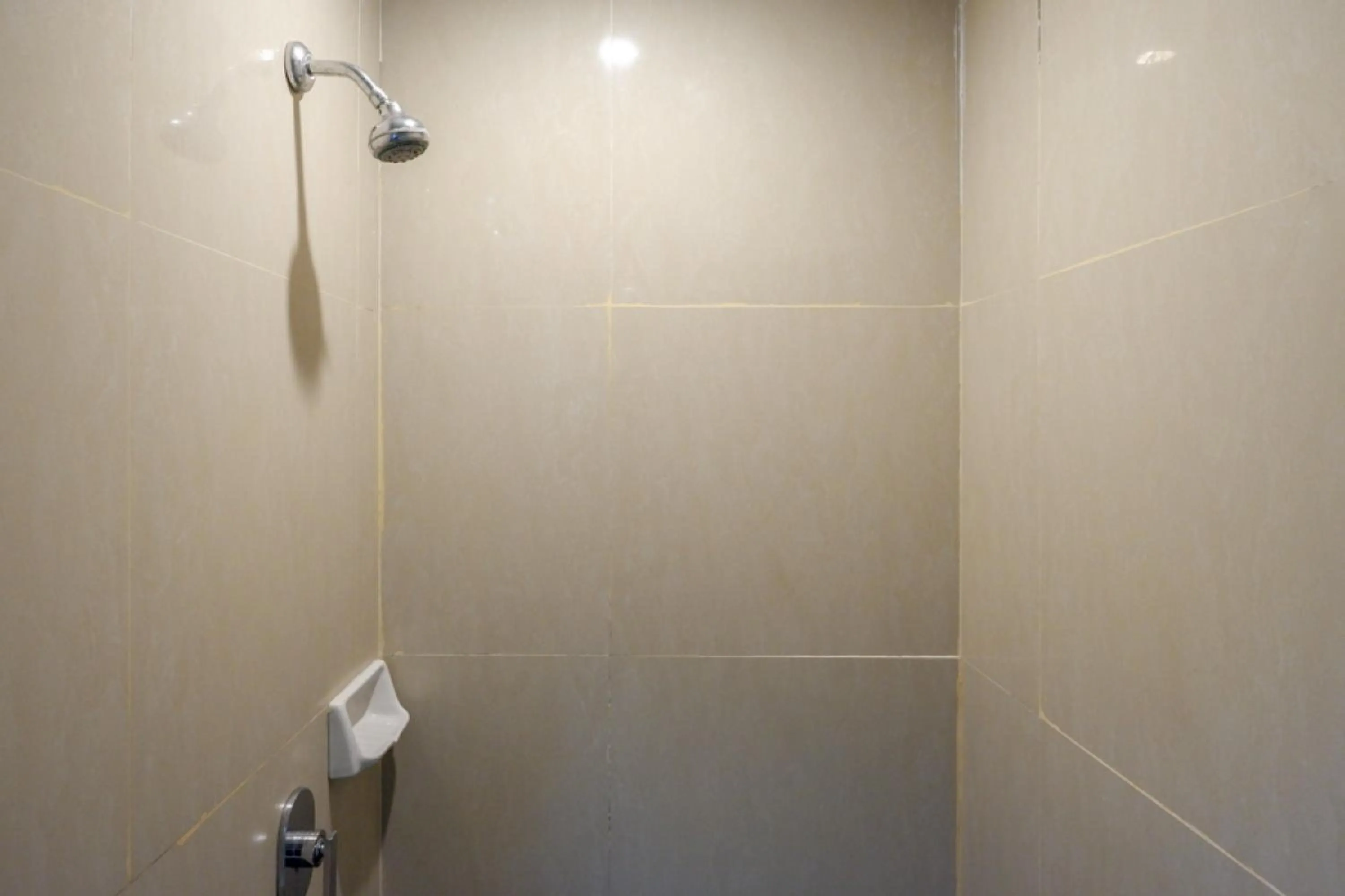 Bathroom in RedDoorz Plus near Hotel Benua Kendari