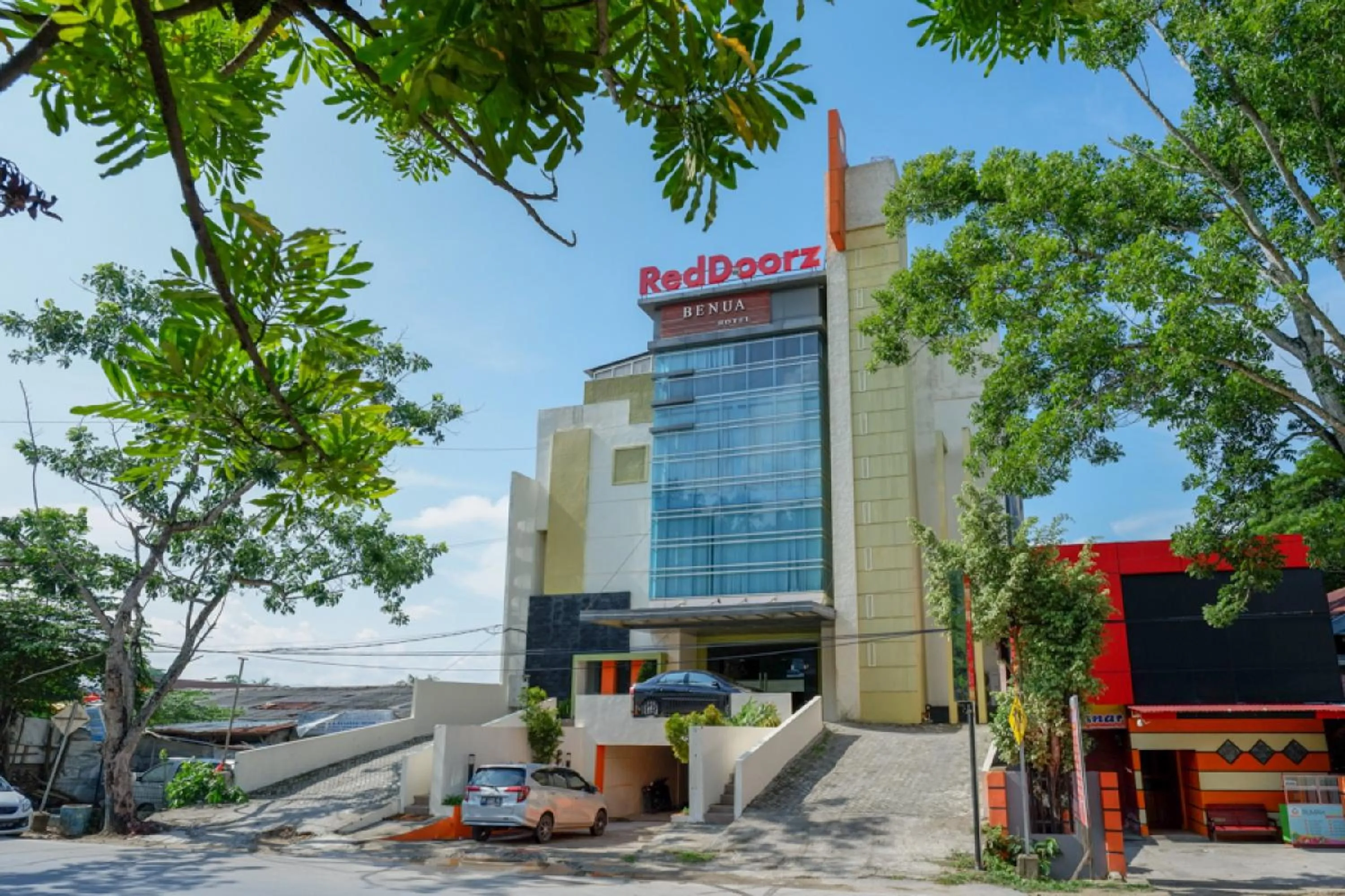 Facade/entrance in RedDoorz Plus near Hotel Benua Kendari
